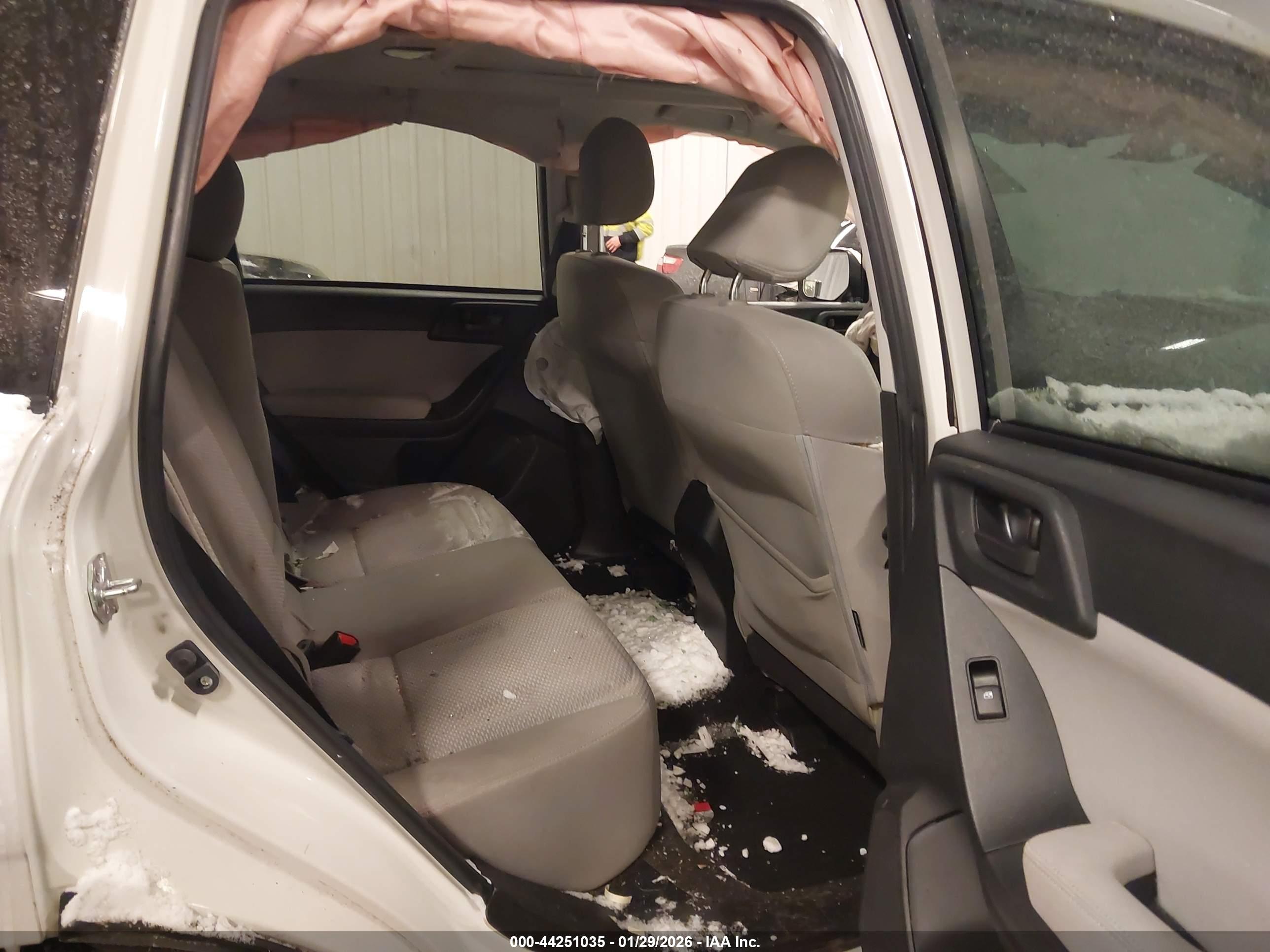 SUBARU FORESTER image 8