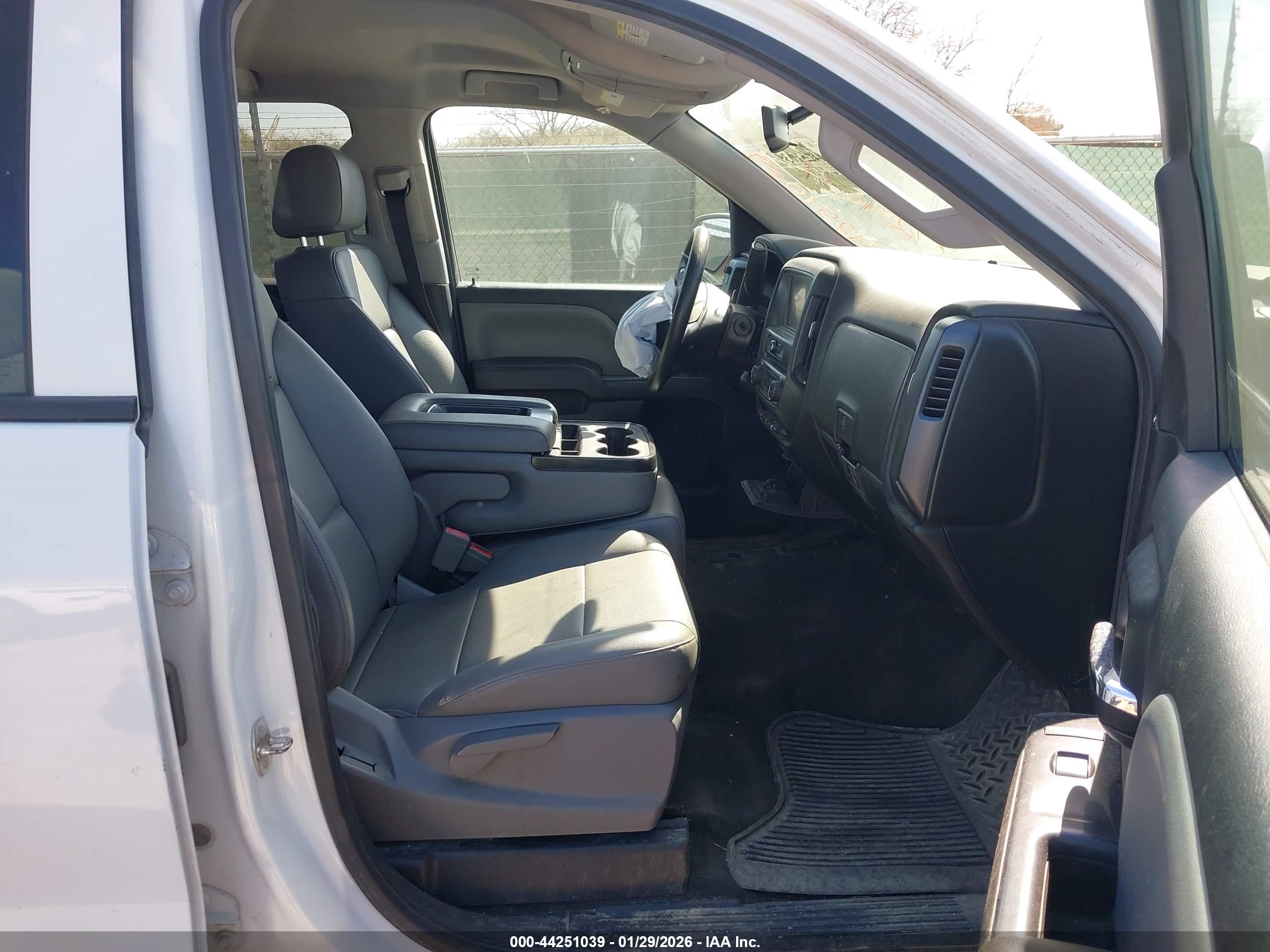 CHEVROLET SILVERADO image 5