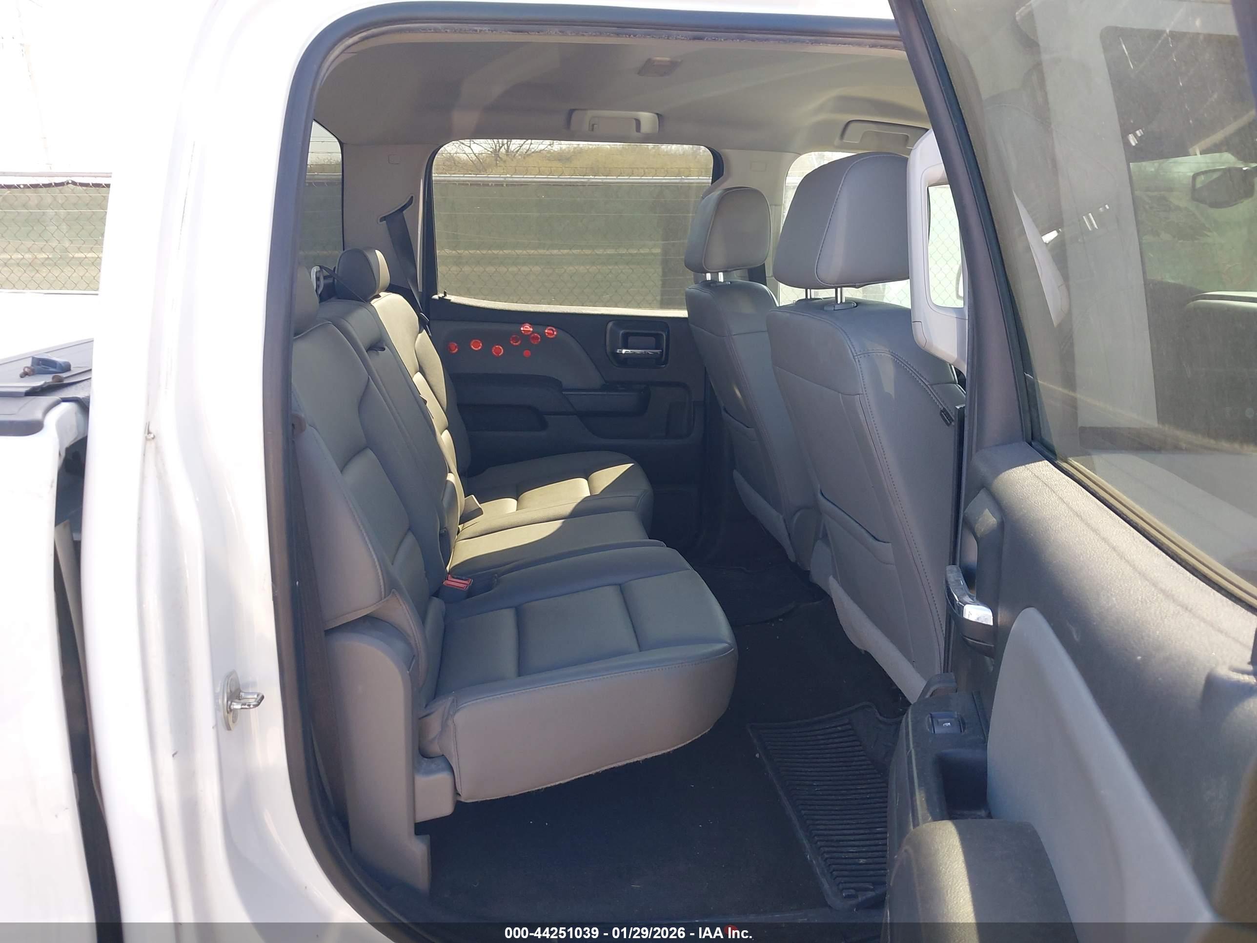 CHEVROLET SILVERADO image 8