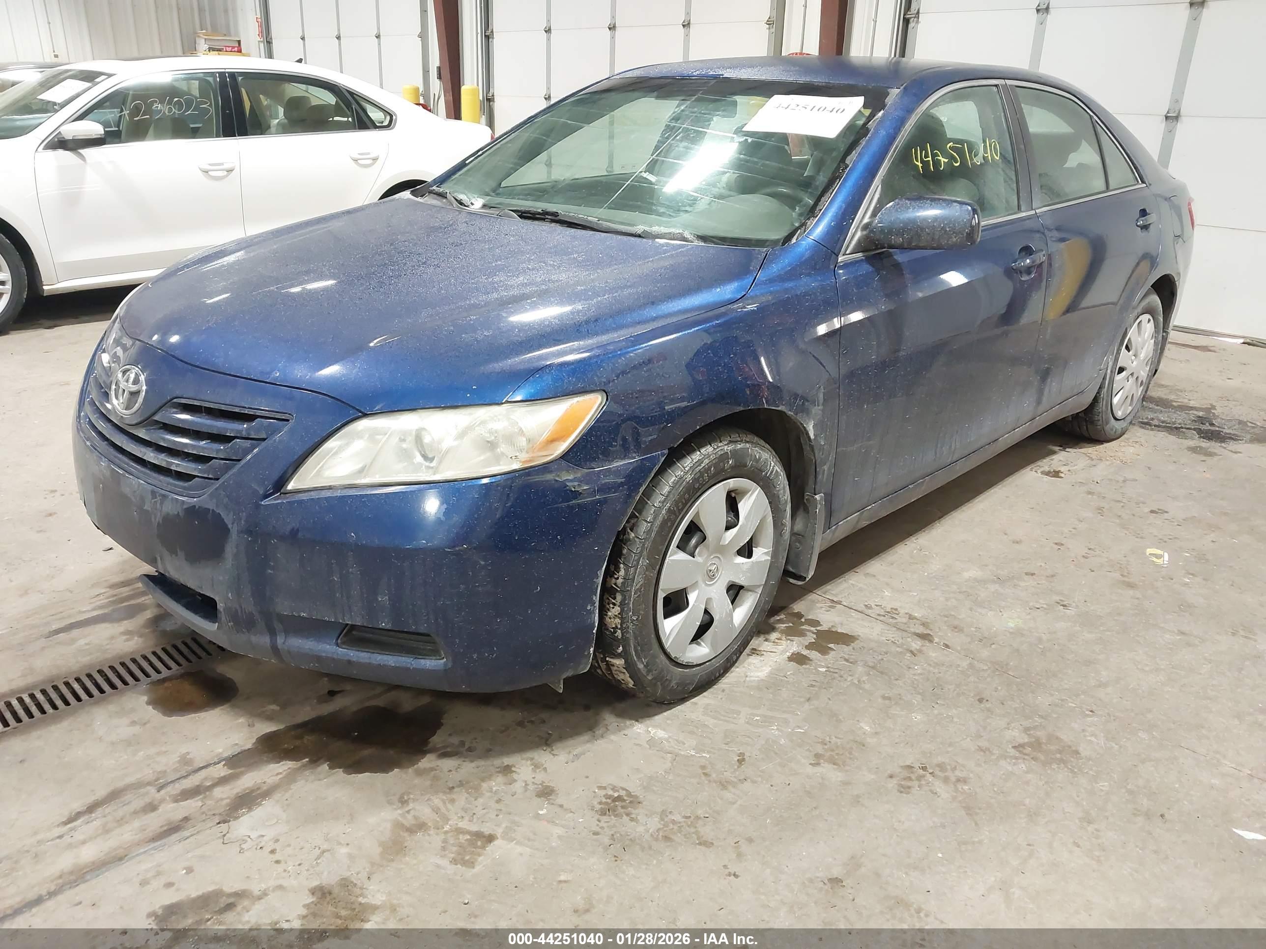TOYOTA CAMRY image 2