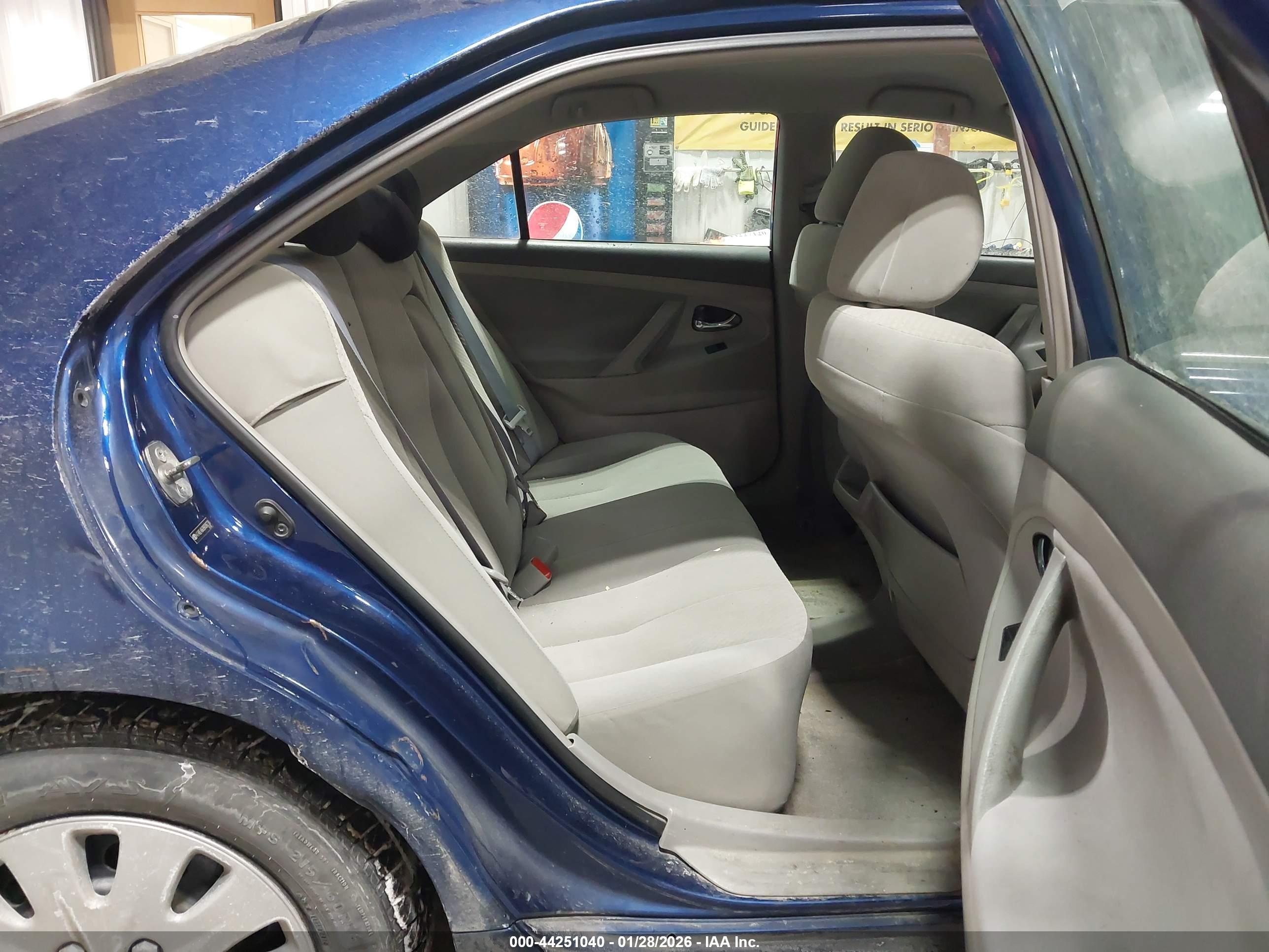 TOYOTA CAMRY image 8