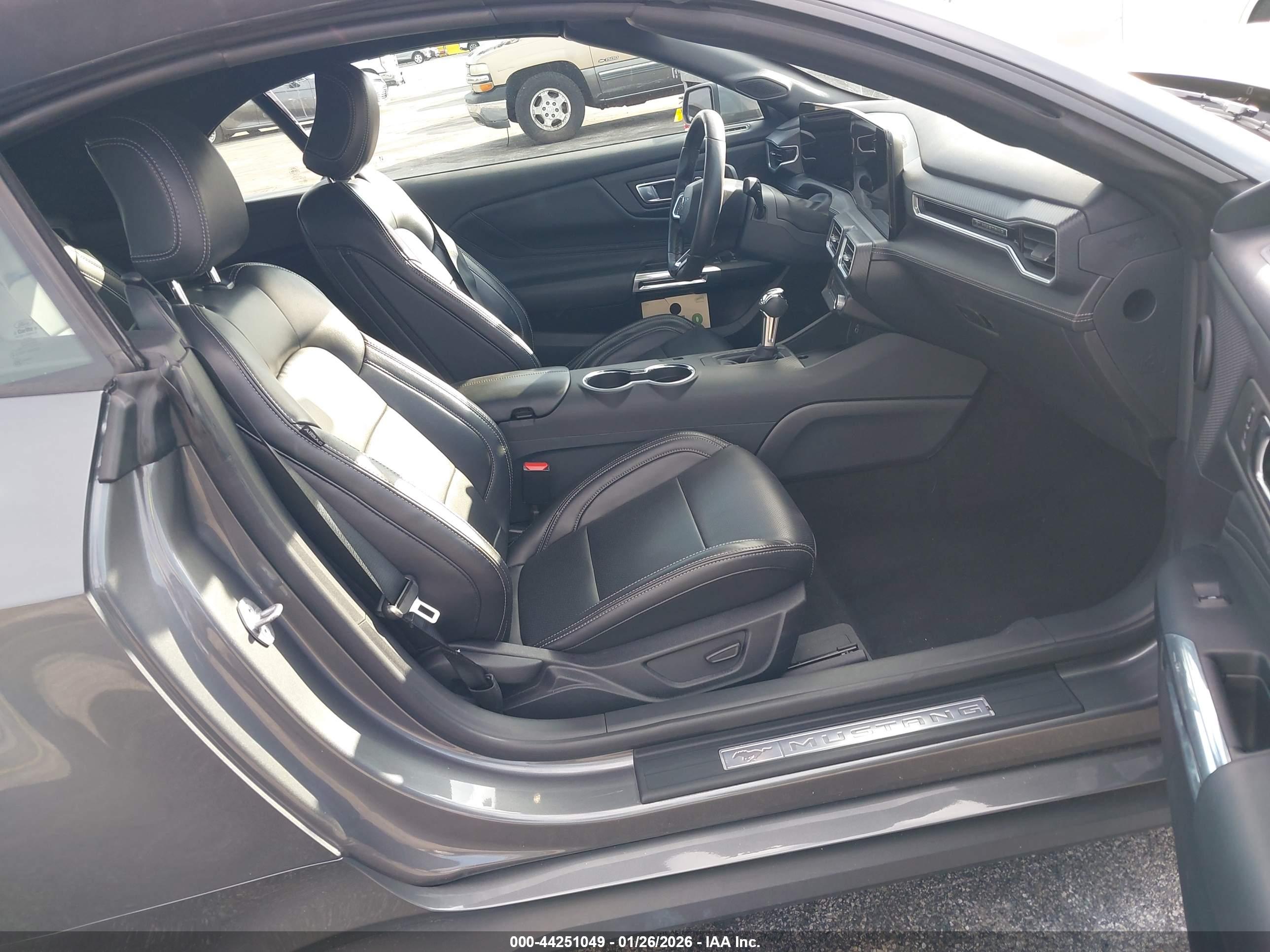 FORD MUSTANG image 5