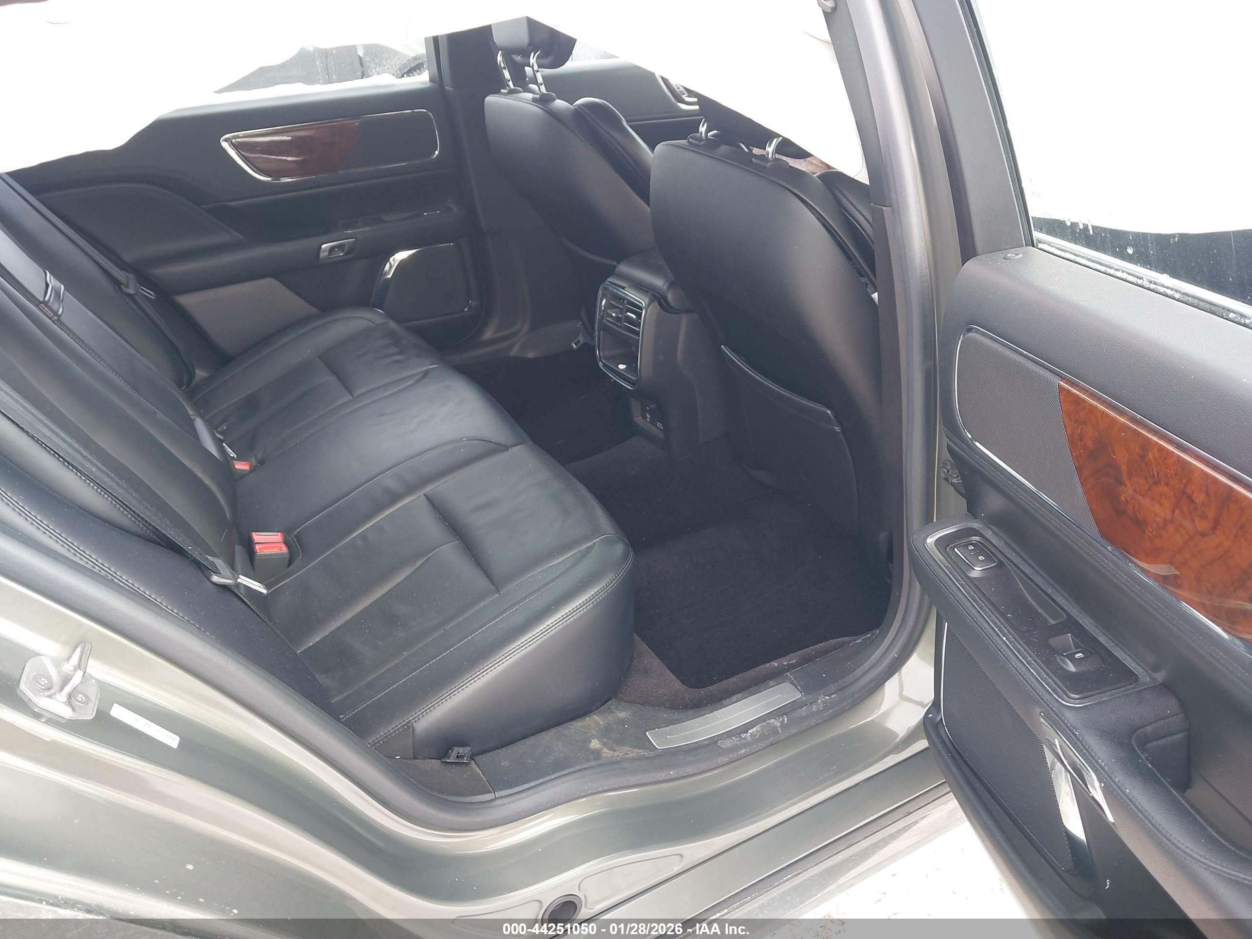 LINCOLN CONTINENTAL image 8