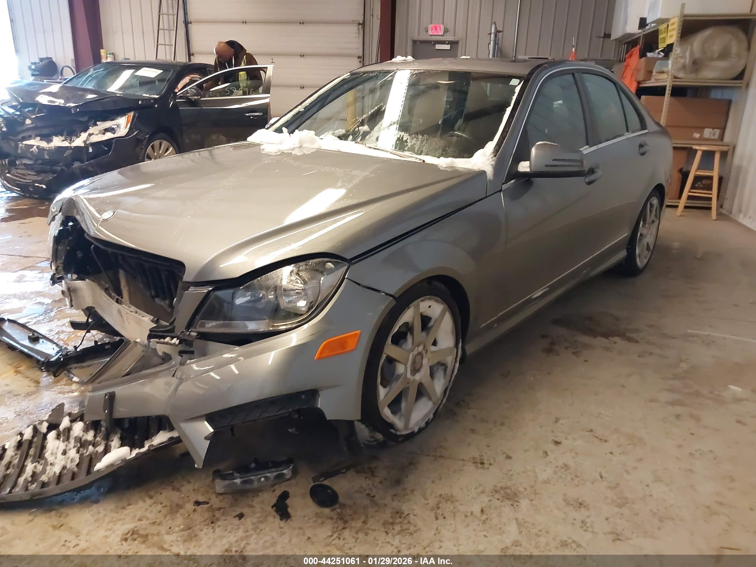 MERCEDES-BENZ C image 2