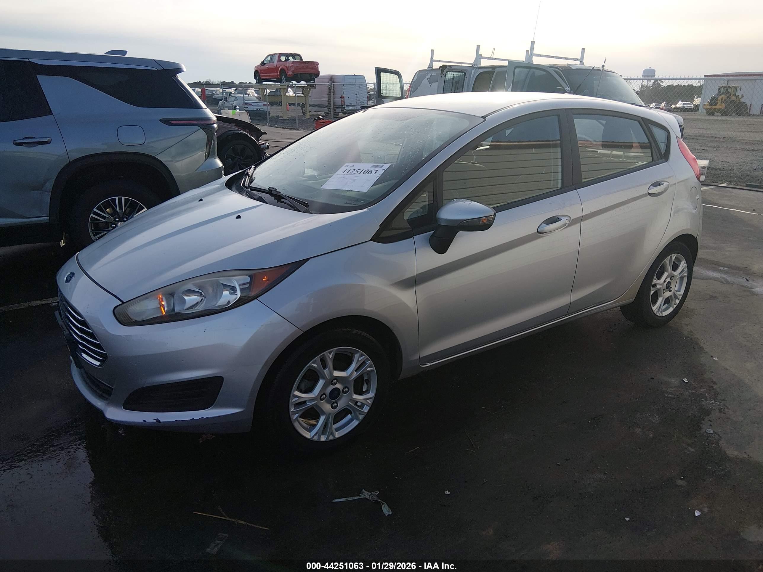 FORD FIESTA image 2