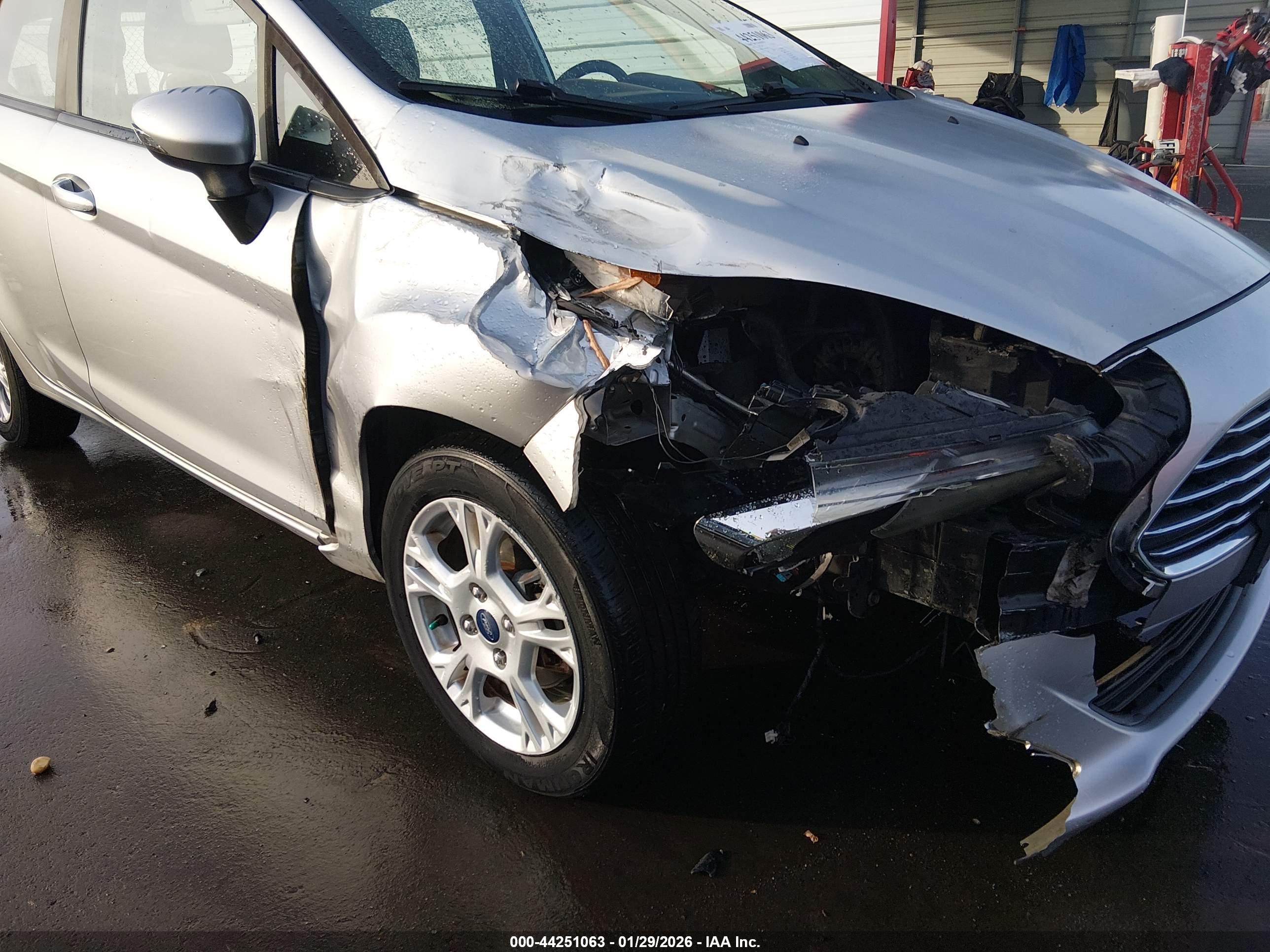 FORD FIESTA image 6