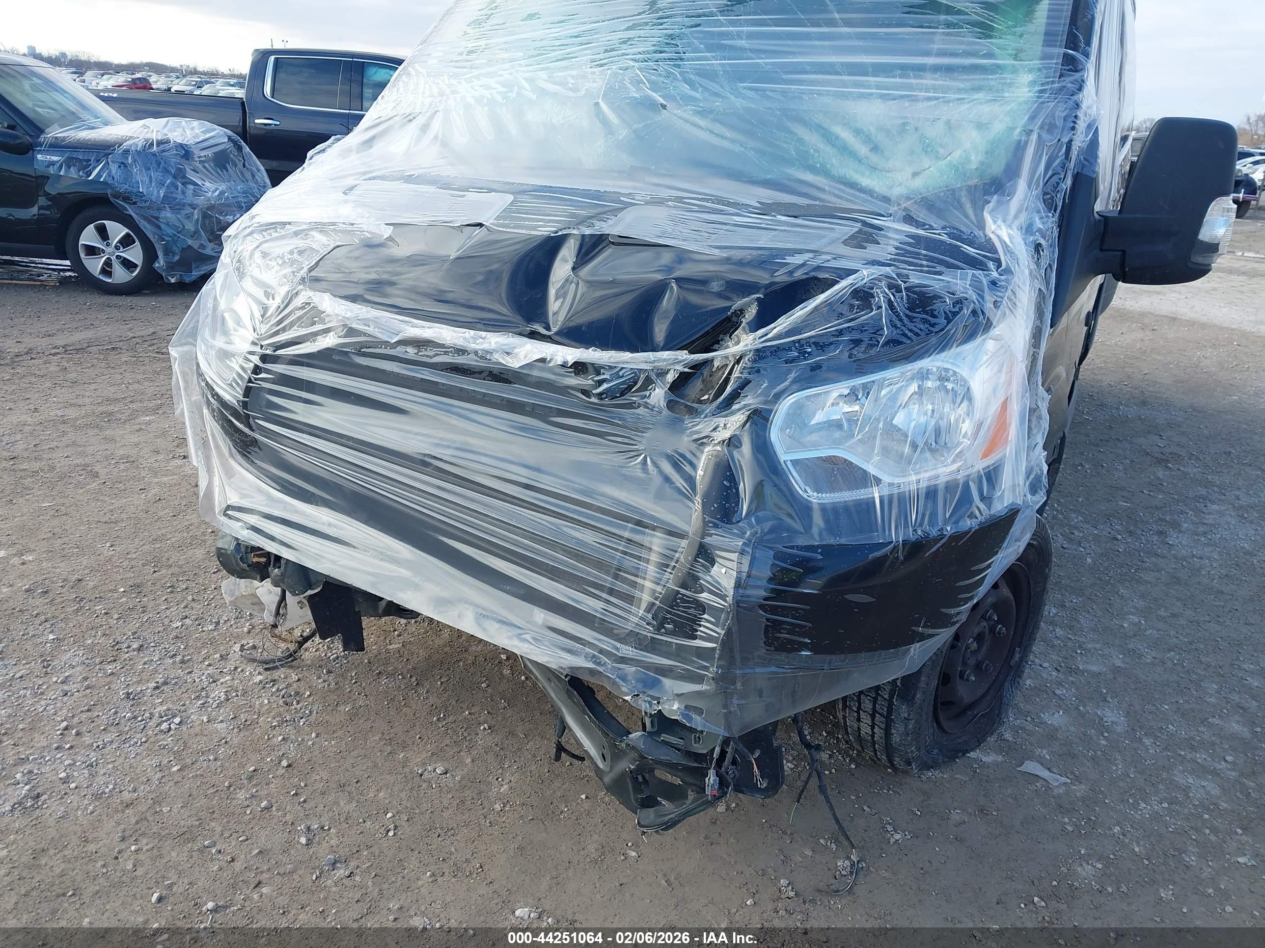 FORD TRANSIT-150 image 6