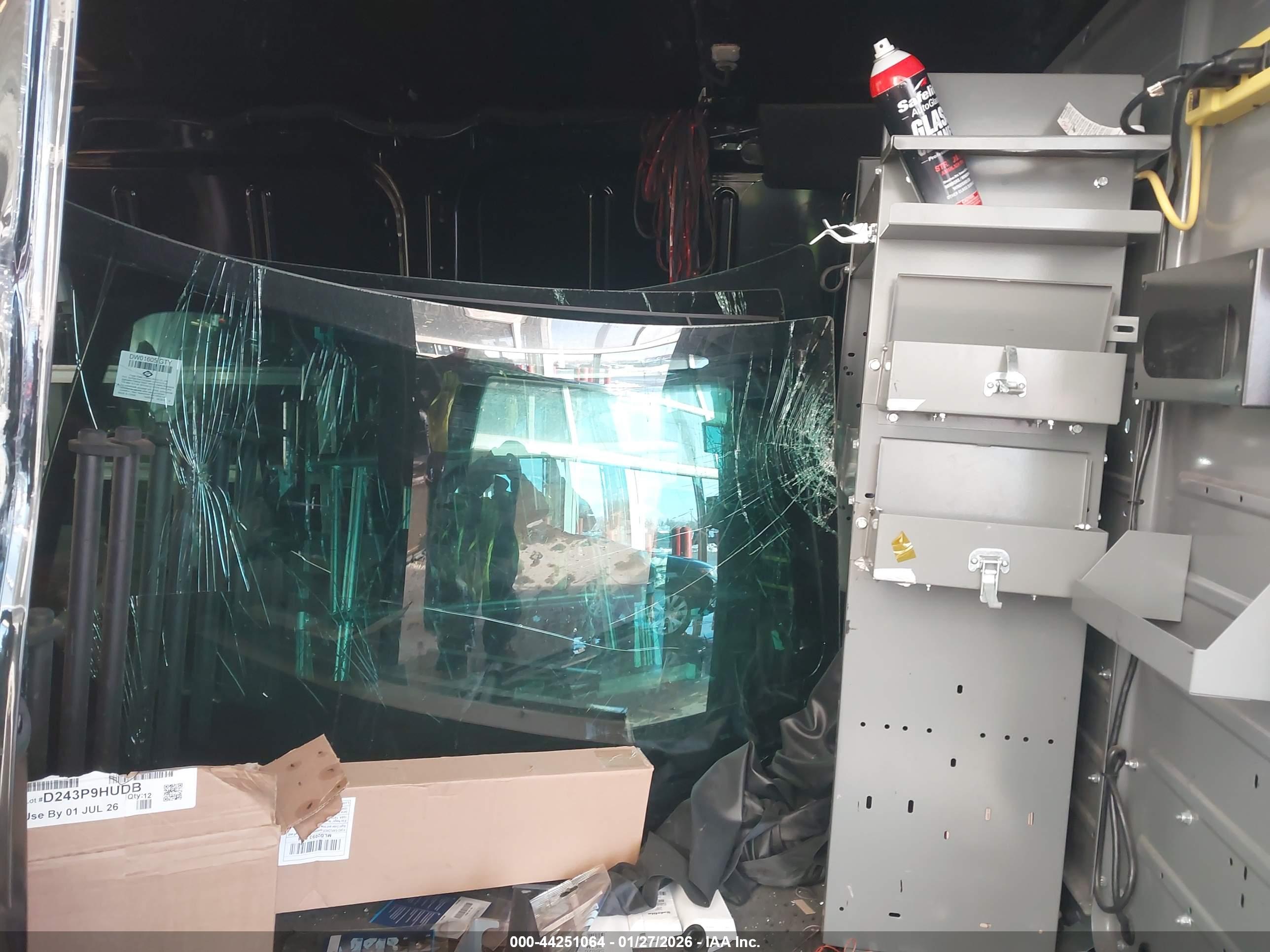 FORD TRANSIT-150 image 8