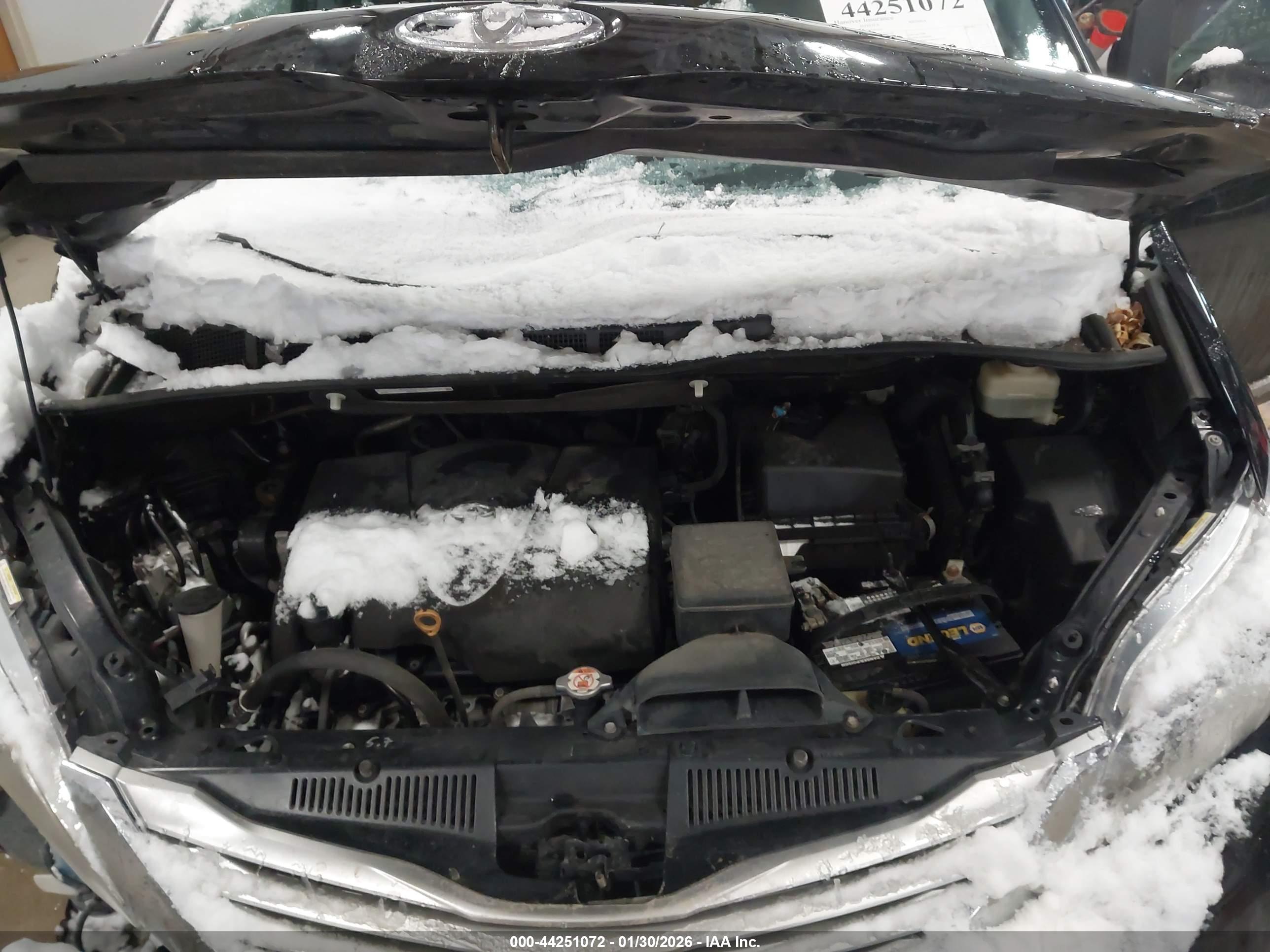 TOYOTA SIENNA image 10