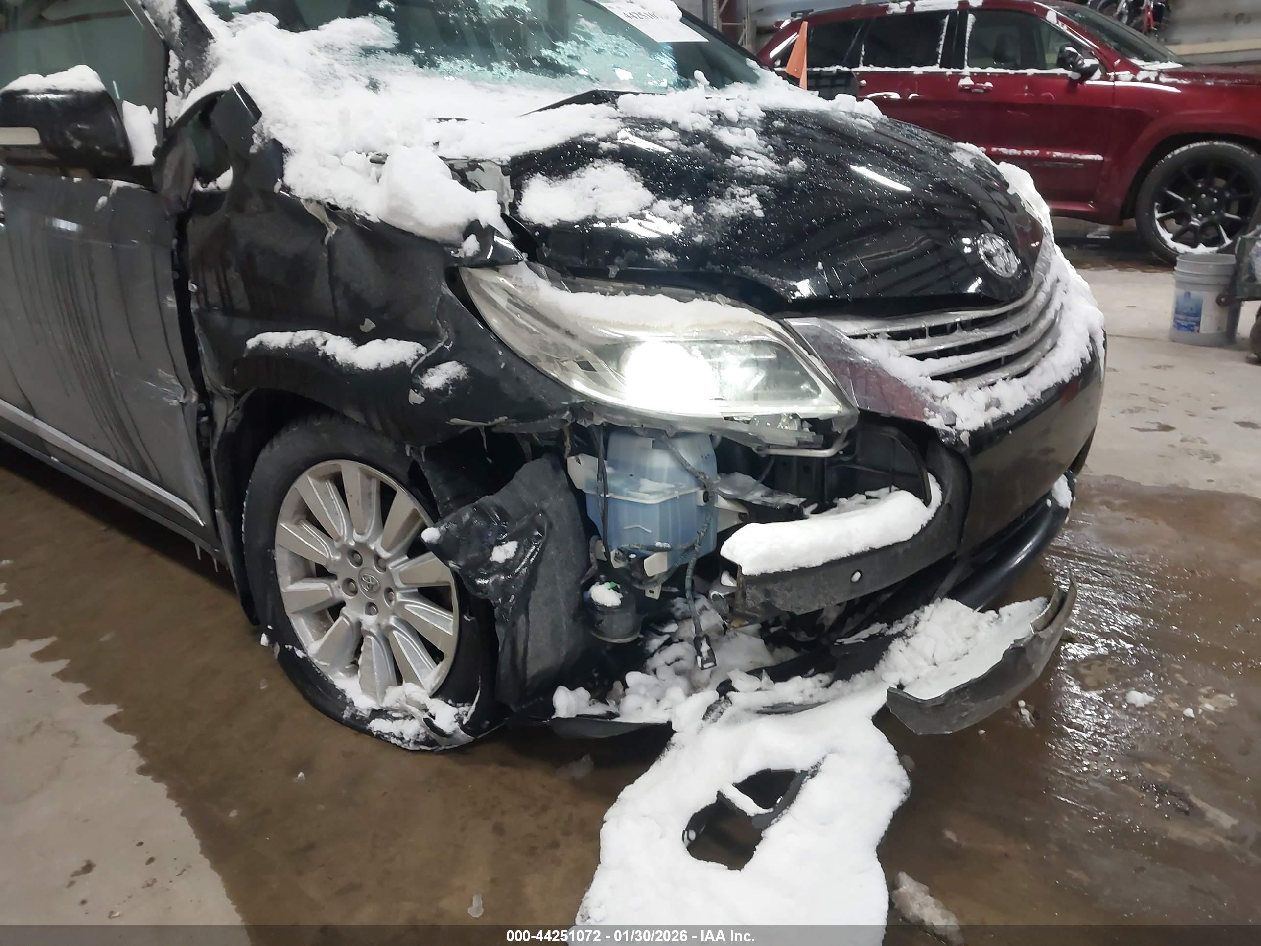 TOYOTA SIENNA image 6