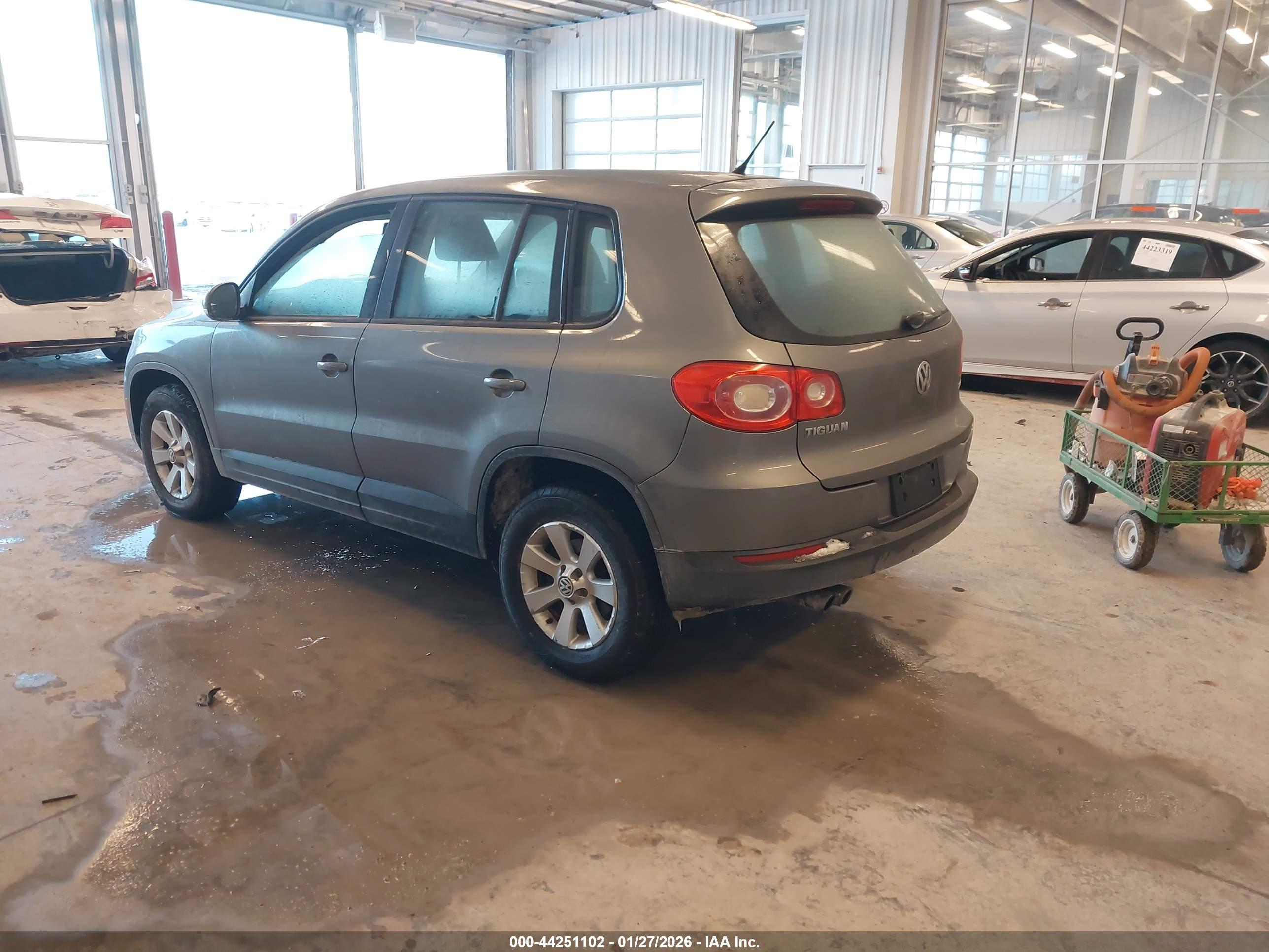 VOLKSWAGEN TIGUAN image 3