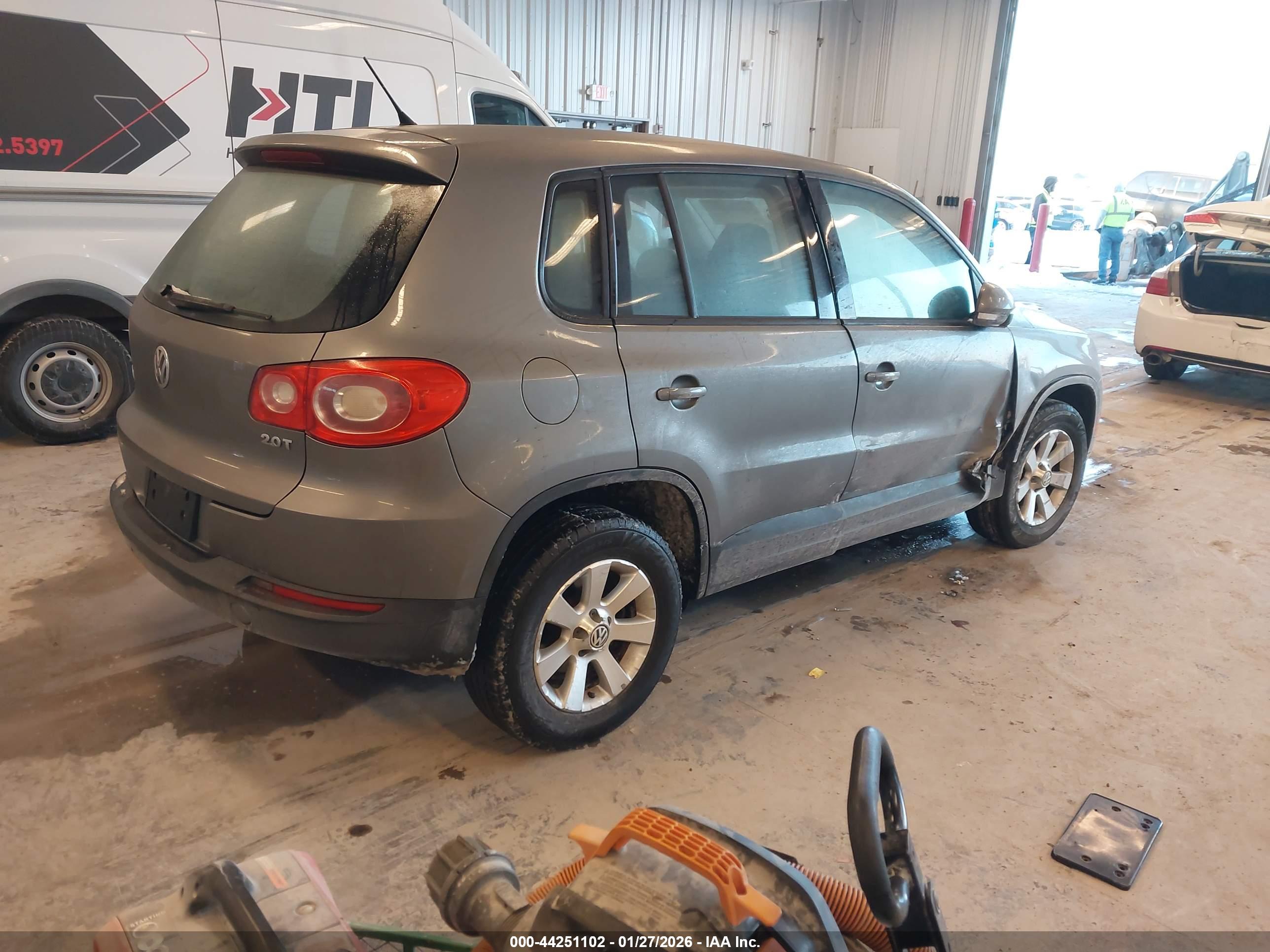 VOLKSWAGEN TIGUAN image 4