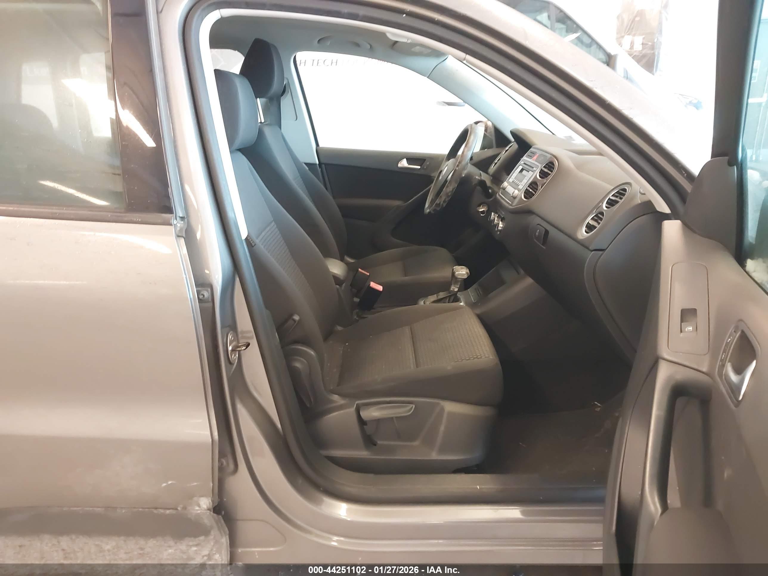 VOLKSWAGEN TIGUAN image 5