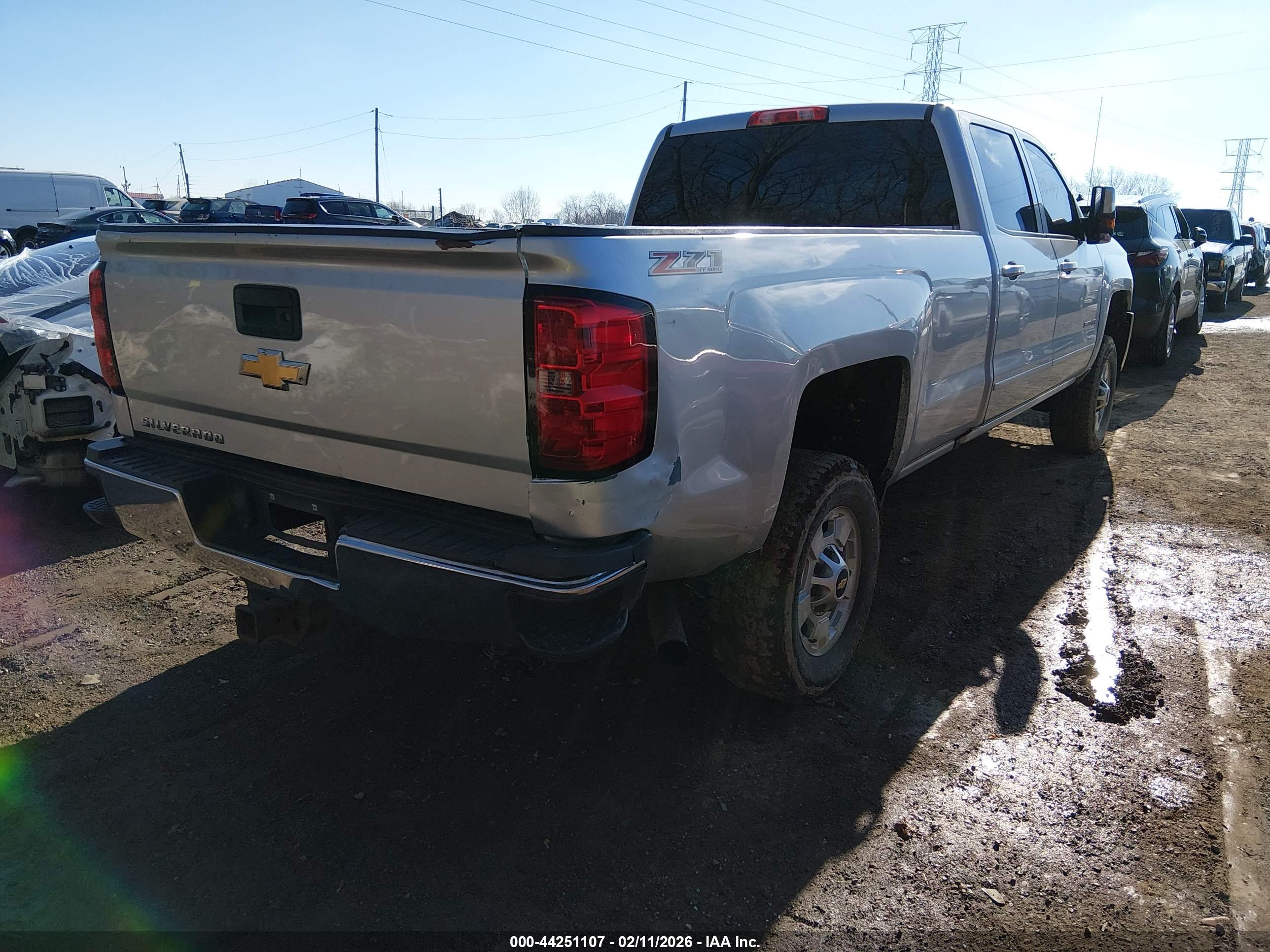 CHEVROLET SILVERADO image 4
