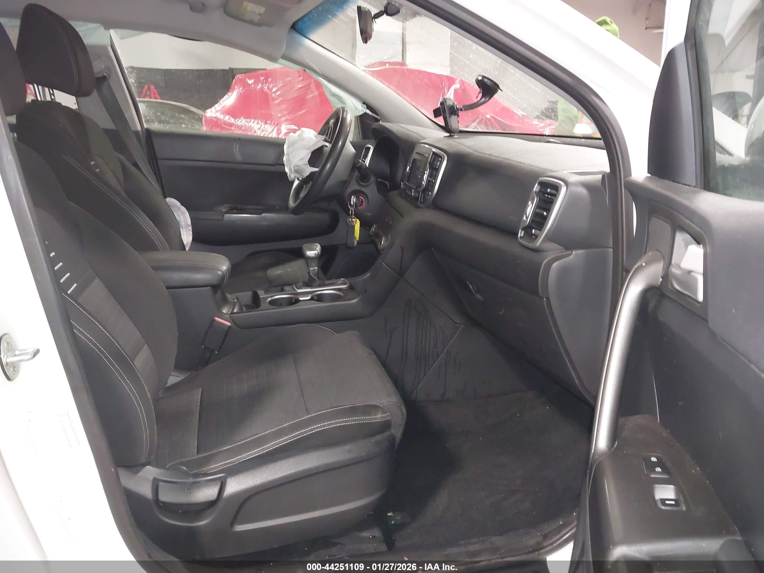 KIA SPORTAGE image 5