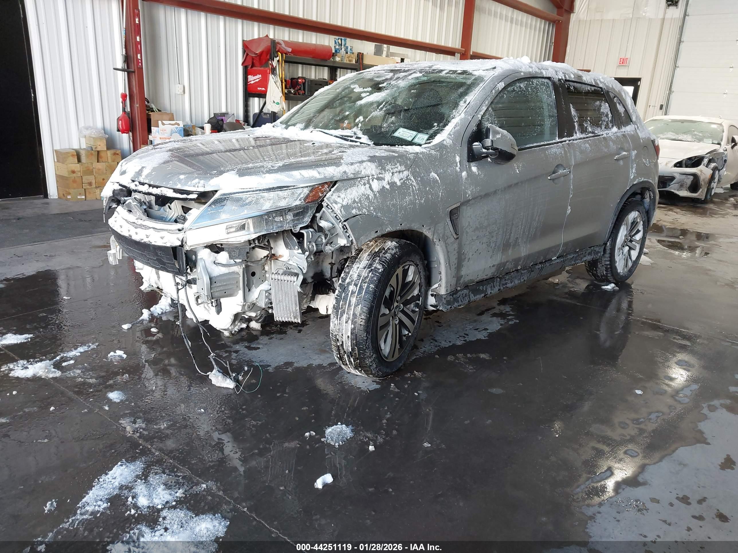 MITSUBISHI OUTLANDER image 2