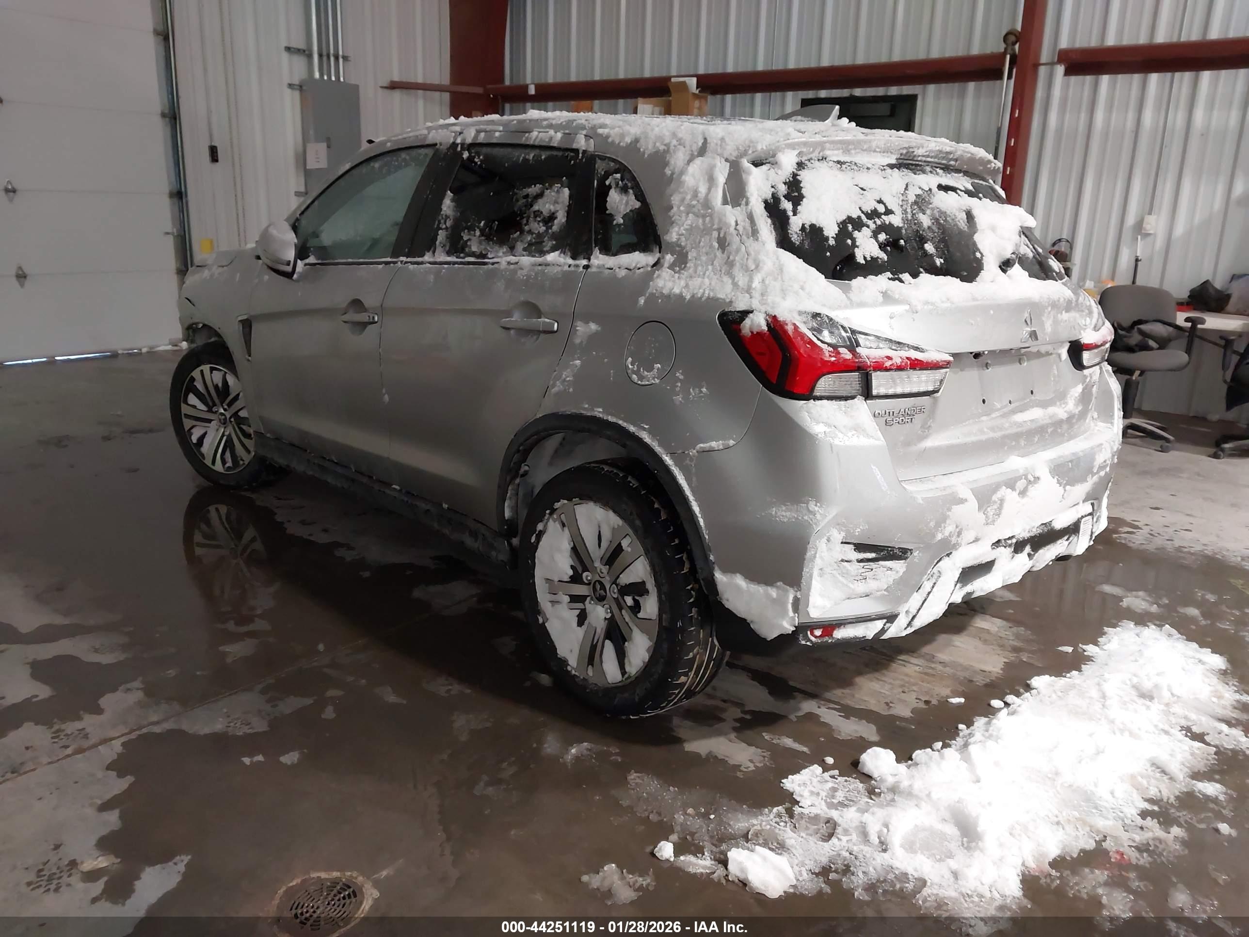 MITSUBISHI OUTLANDER image 3