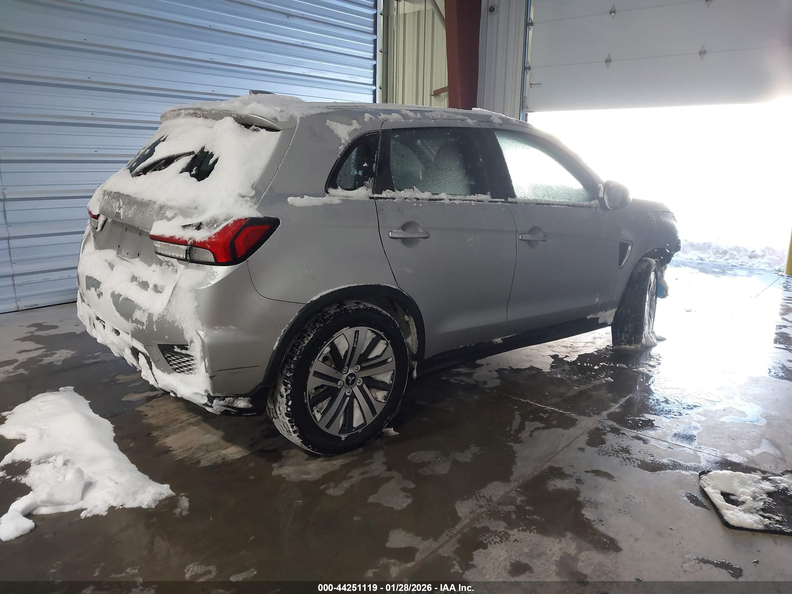 MITSUBISHI OUTLANDER image 4