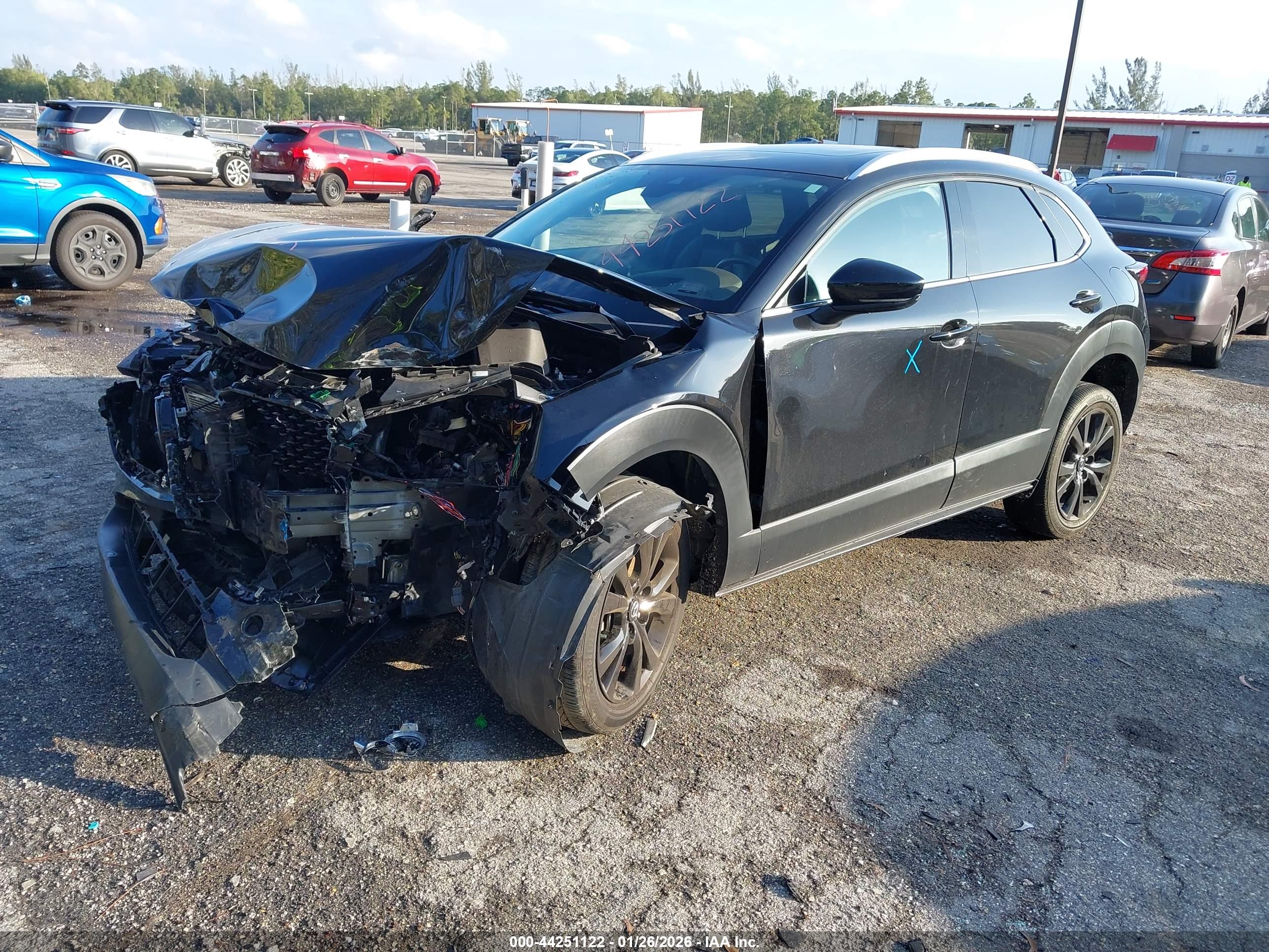 MAZDA CX-30 image 2
