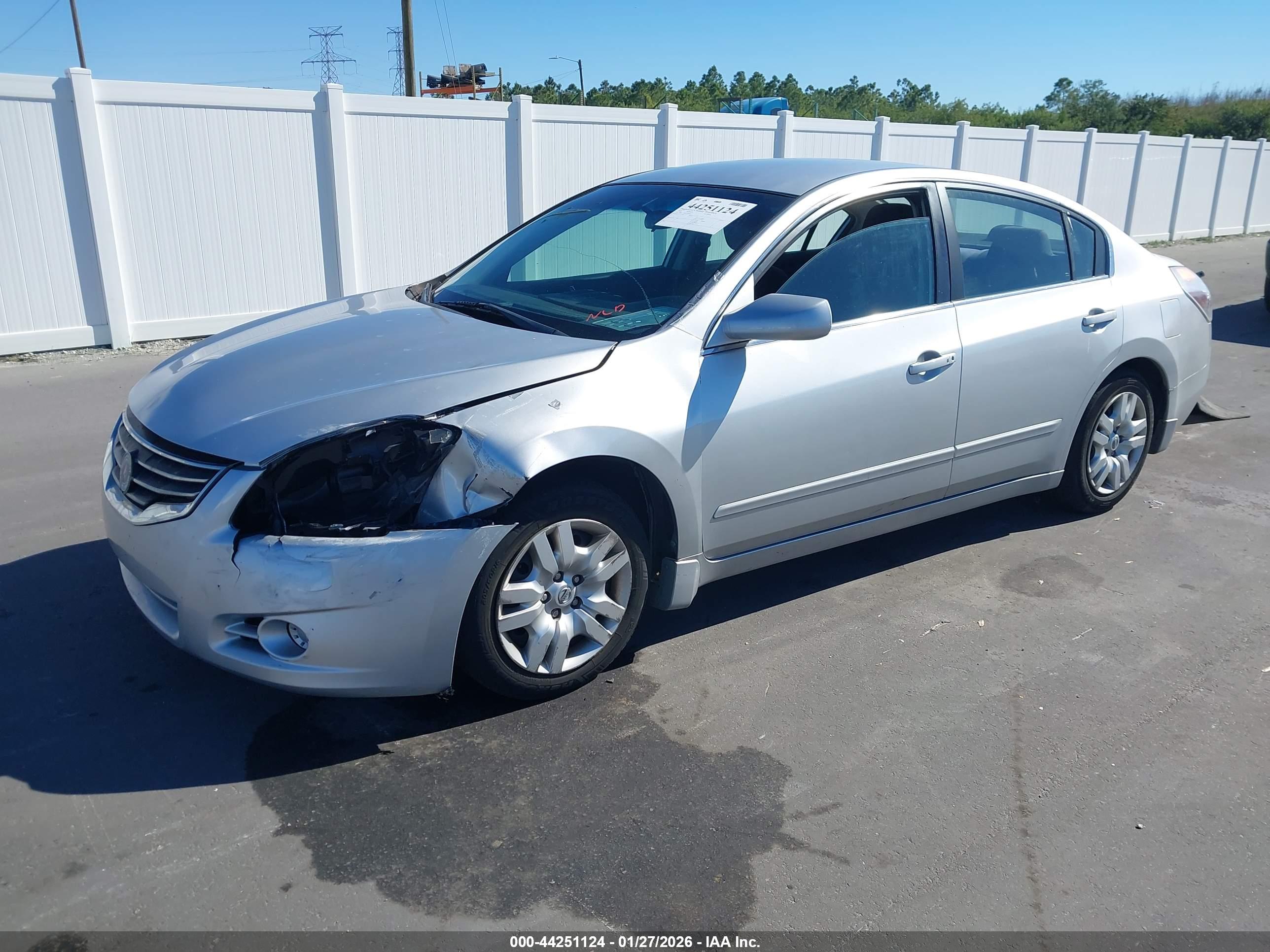 NISSAN ALTIMA image 2