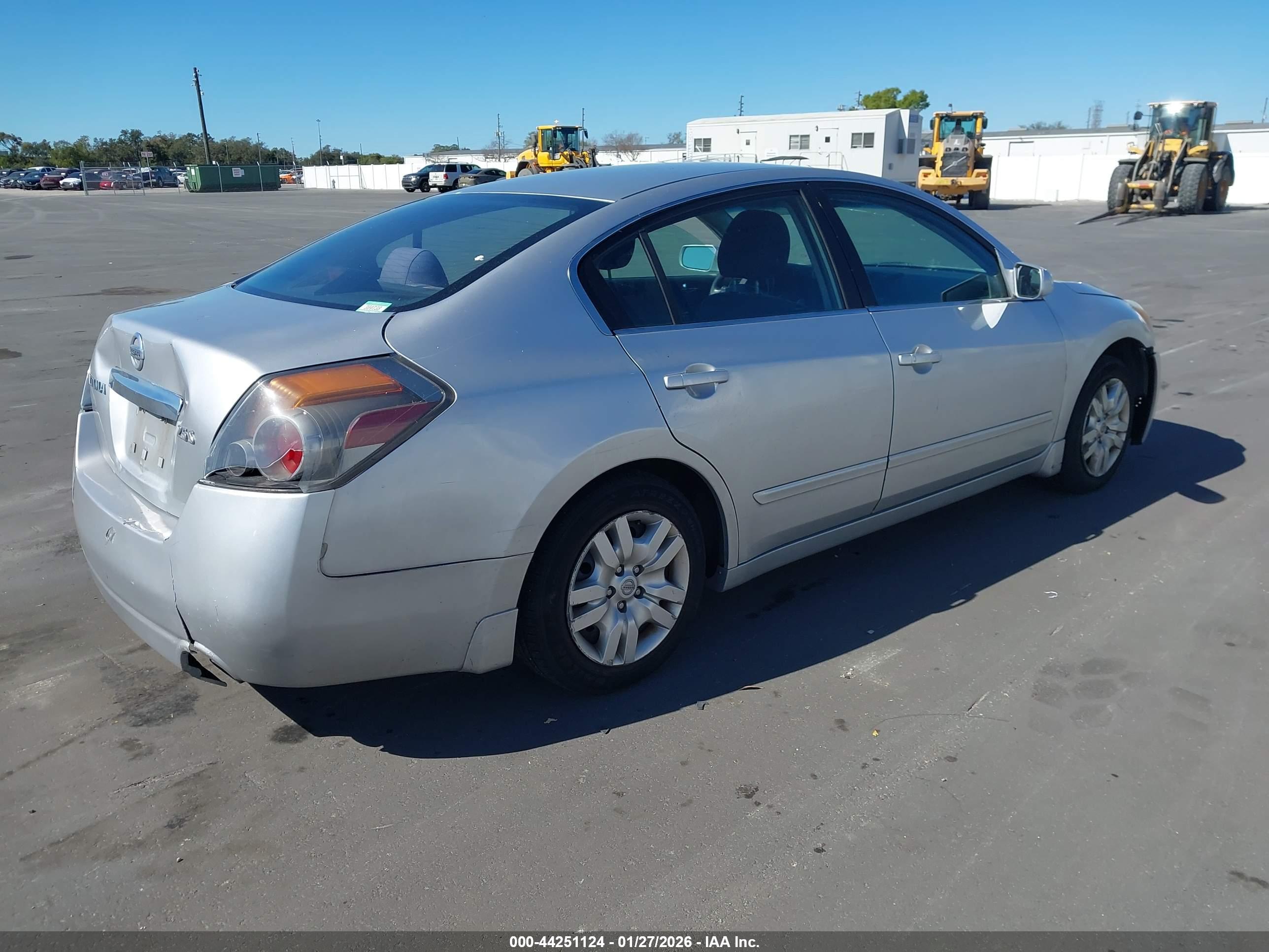NISSAN ALTIMA image 4