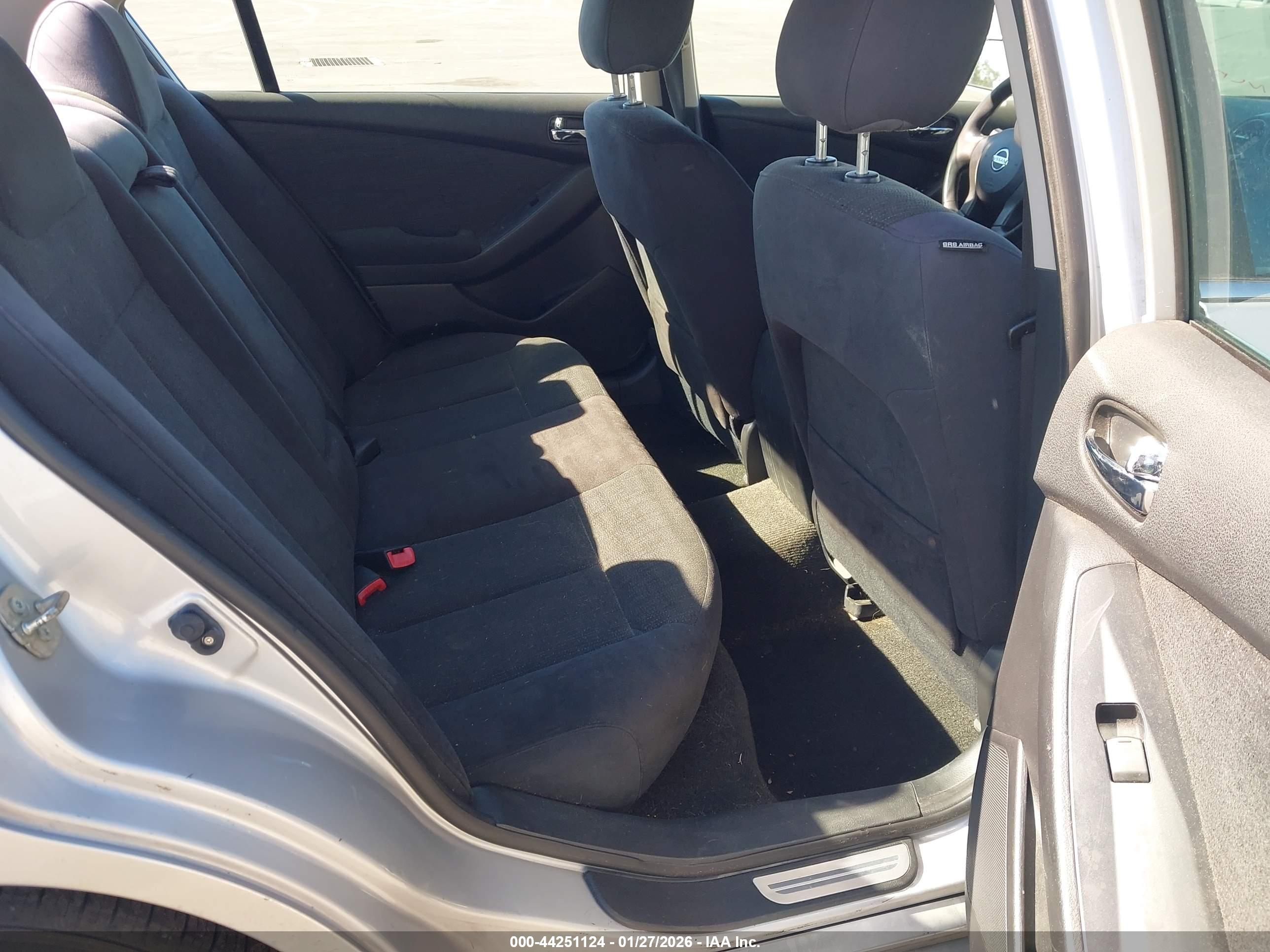 NISSAN ALTIMA image 8