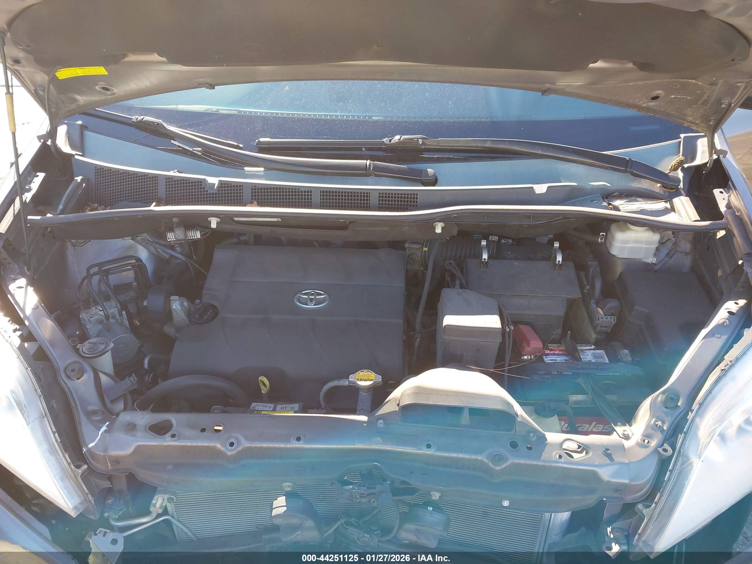 TOYOTA SIENNA image 10