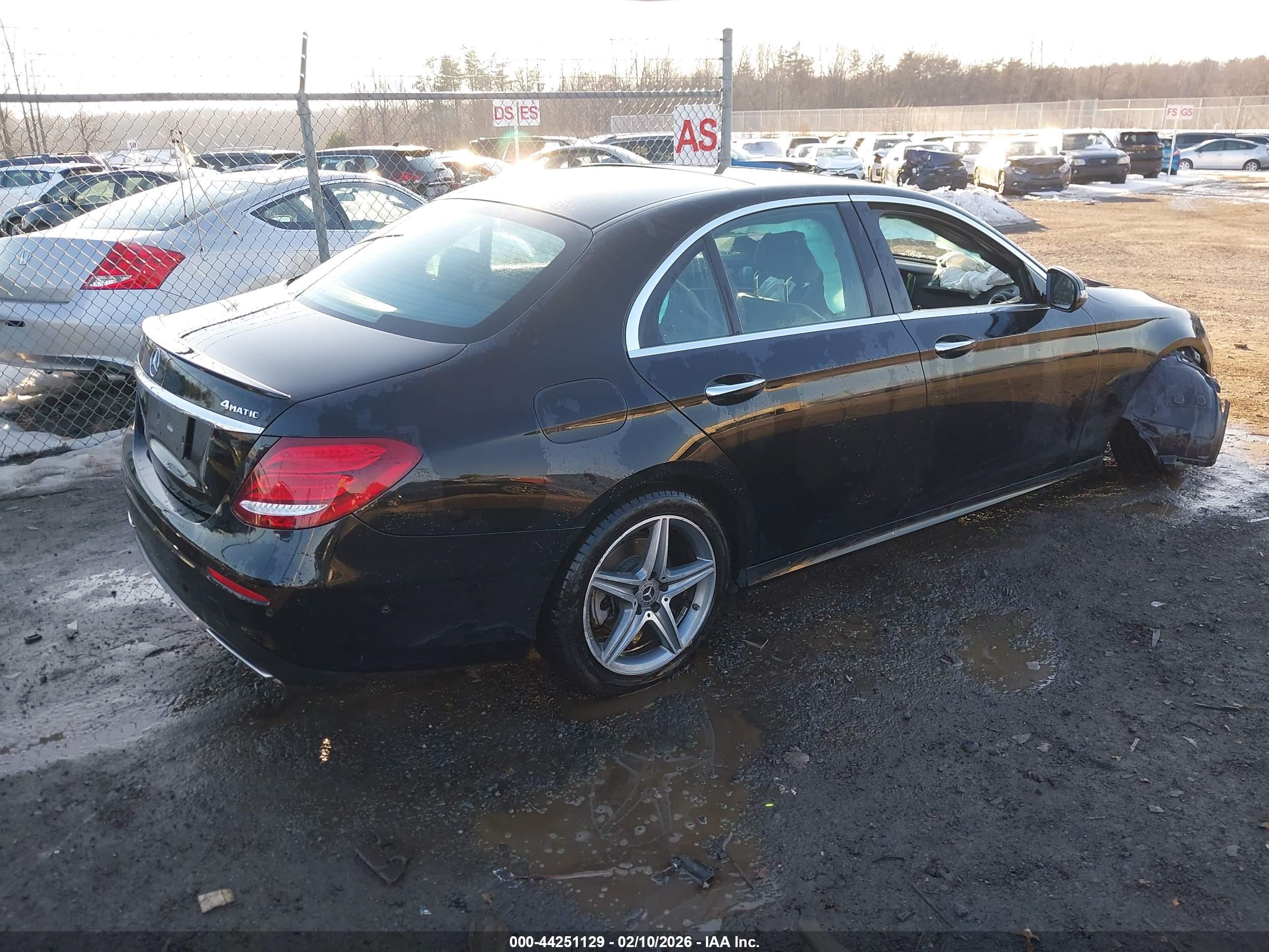 MERCEDES-BENZ E image 4