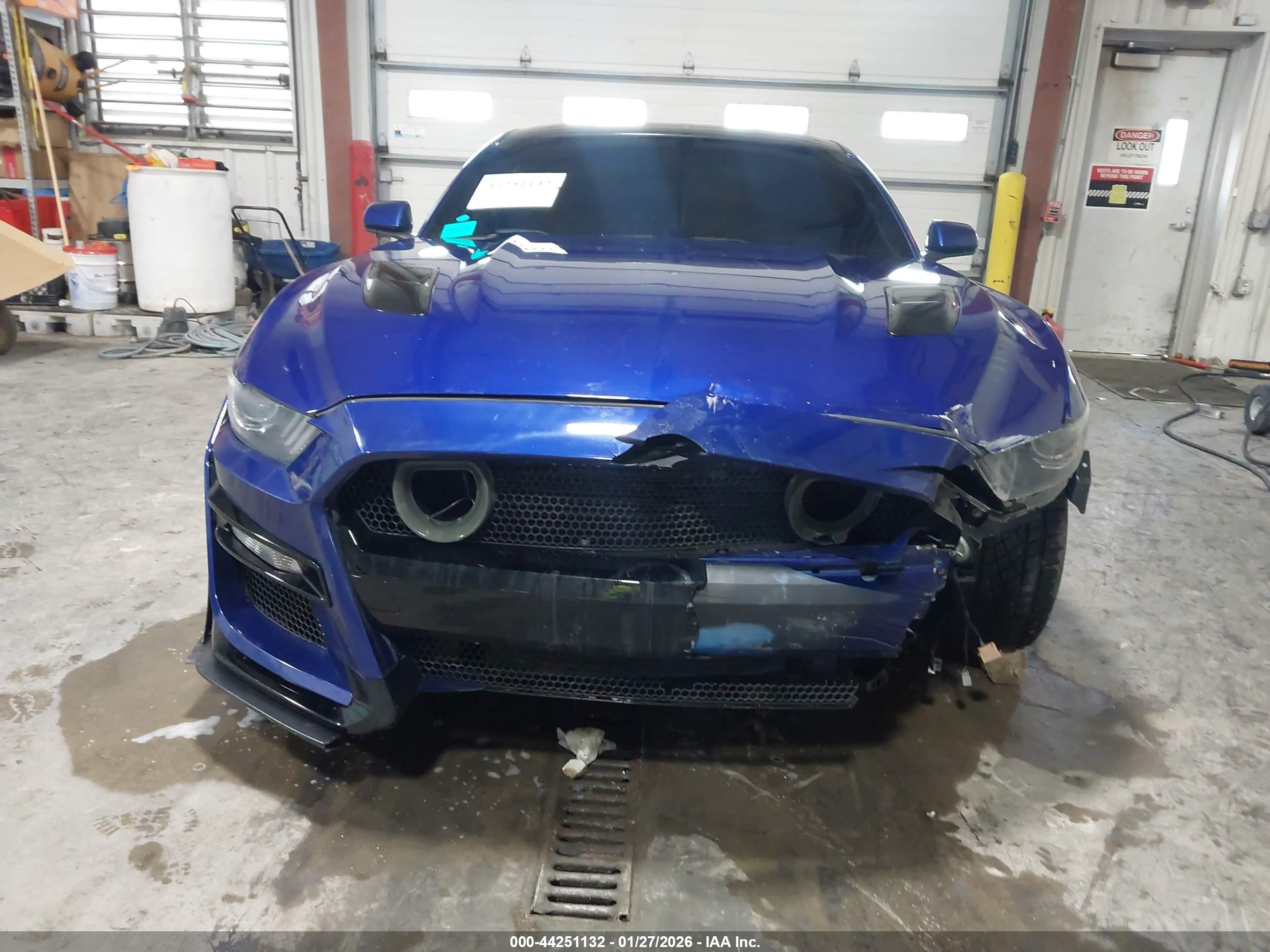 FORD MUSTANG image 6