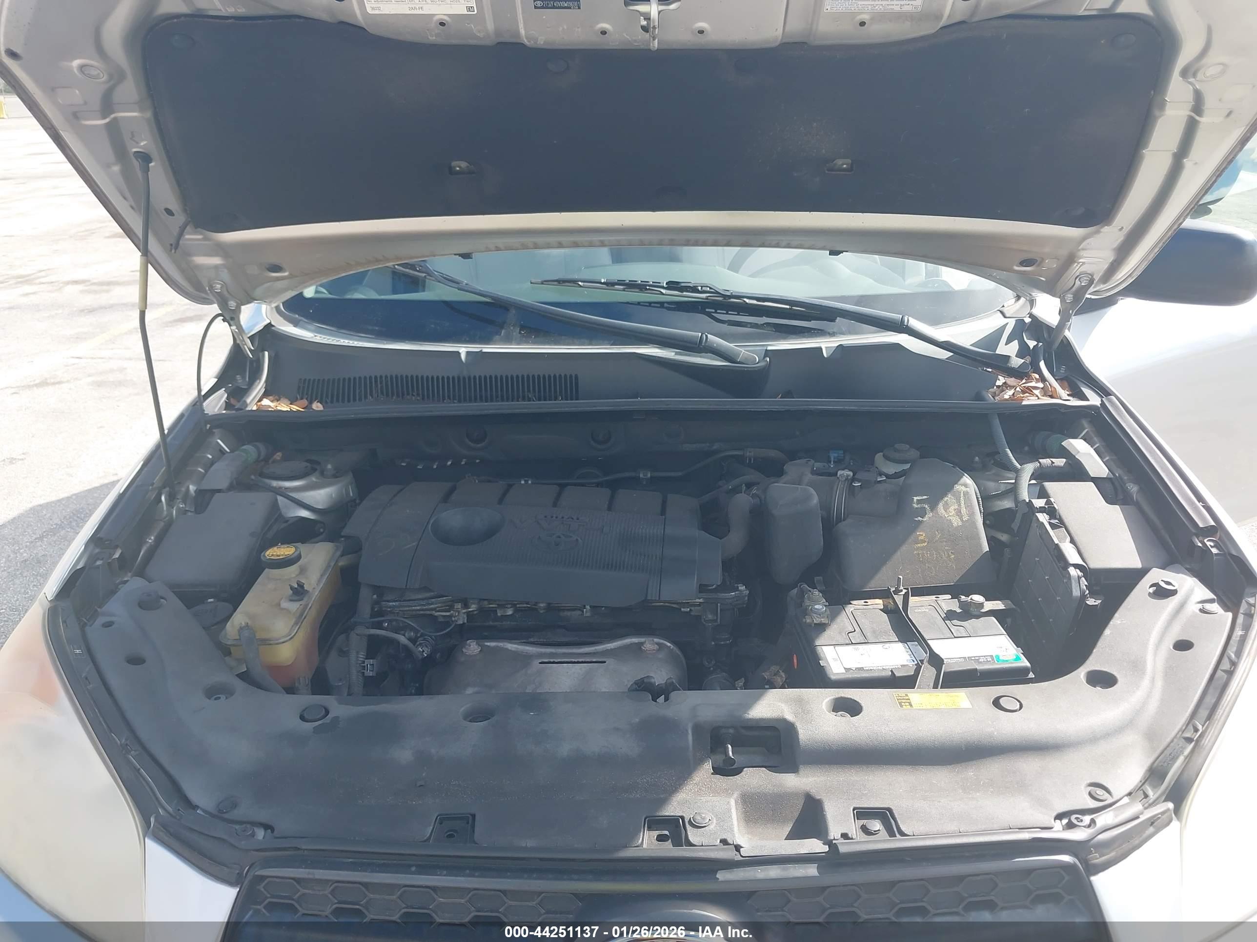 TOYOTA RAV4 image 10