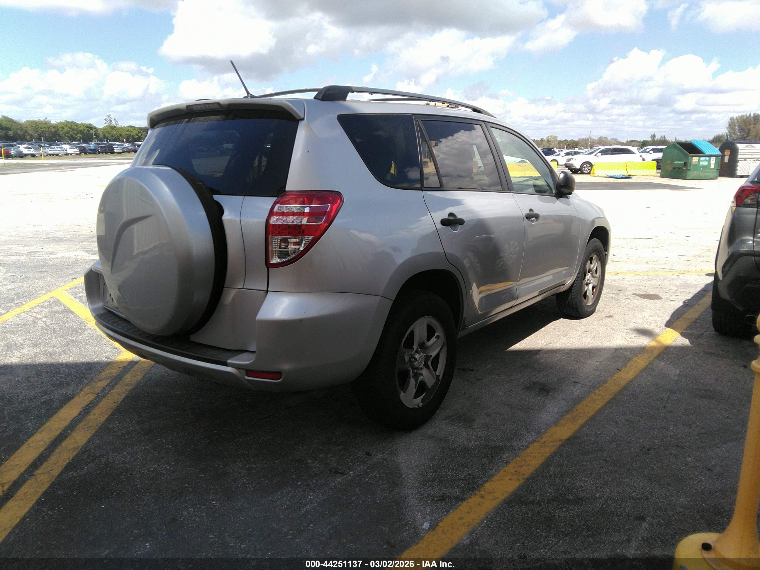 TOYOTA RAV4 image 4