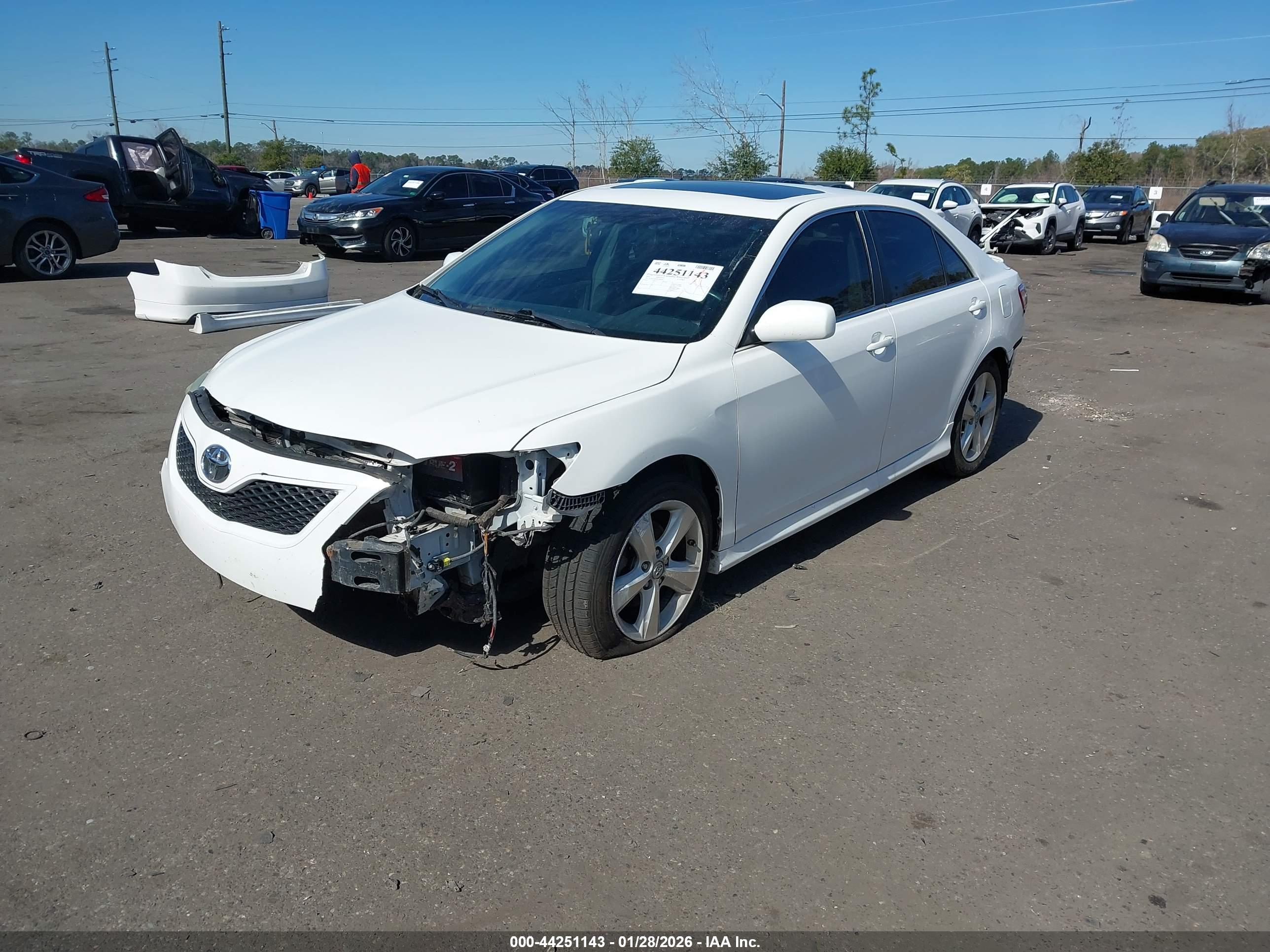 TOYOTA CAMRY image 2