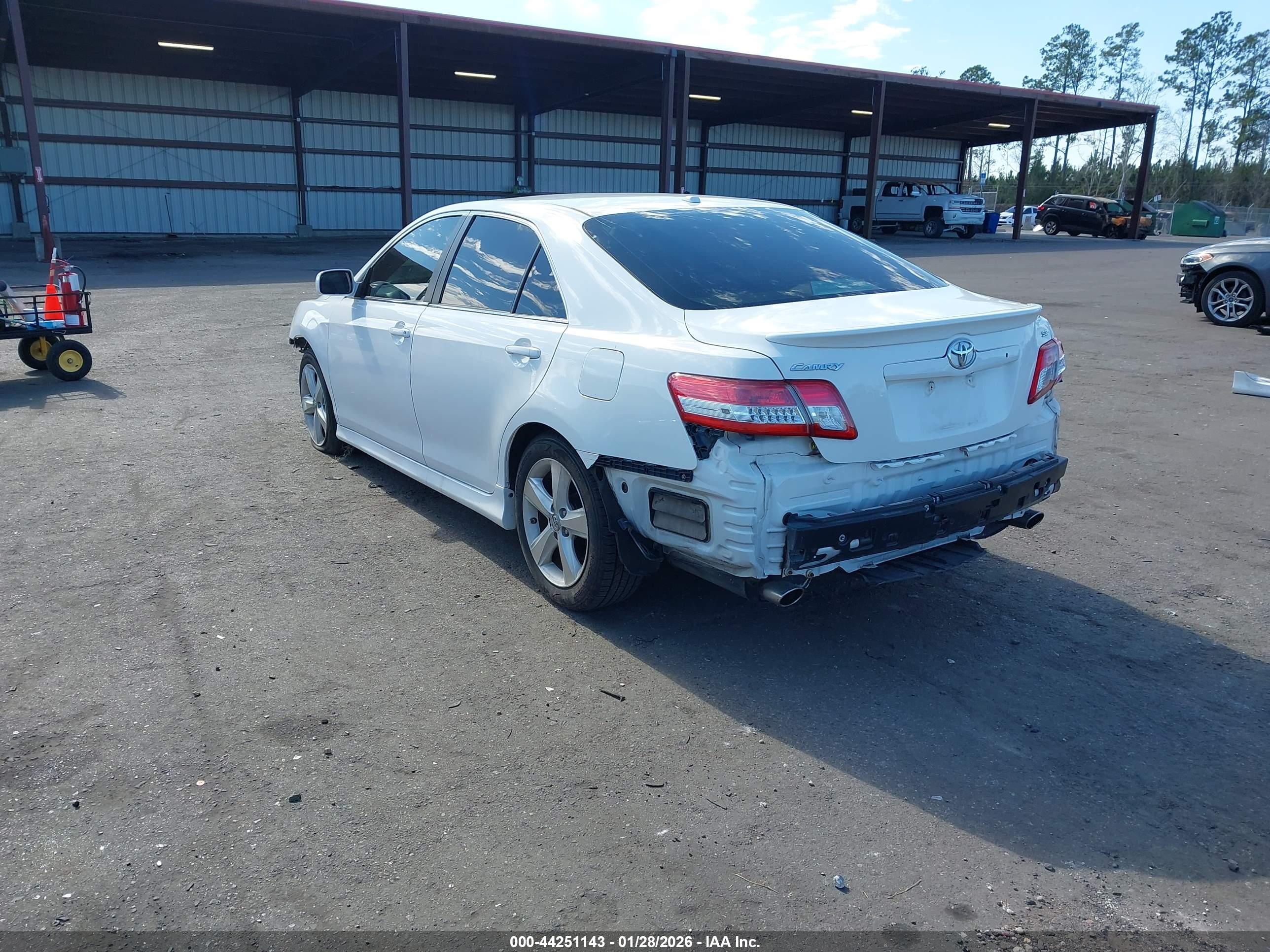 TOYOTA CAMRY image 3