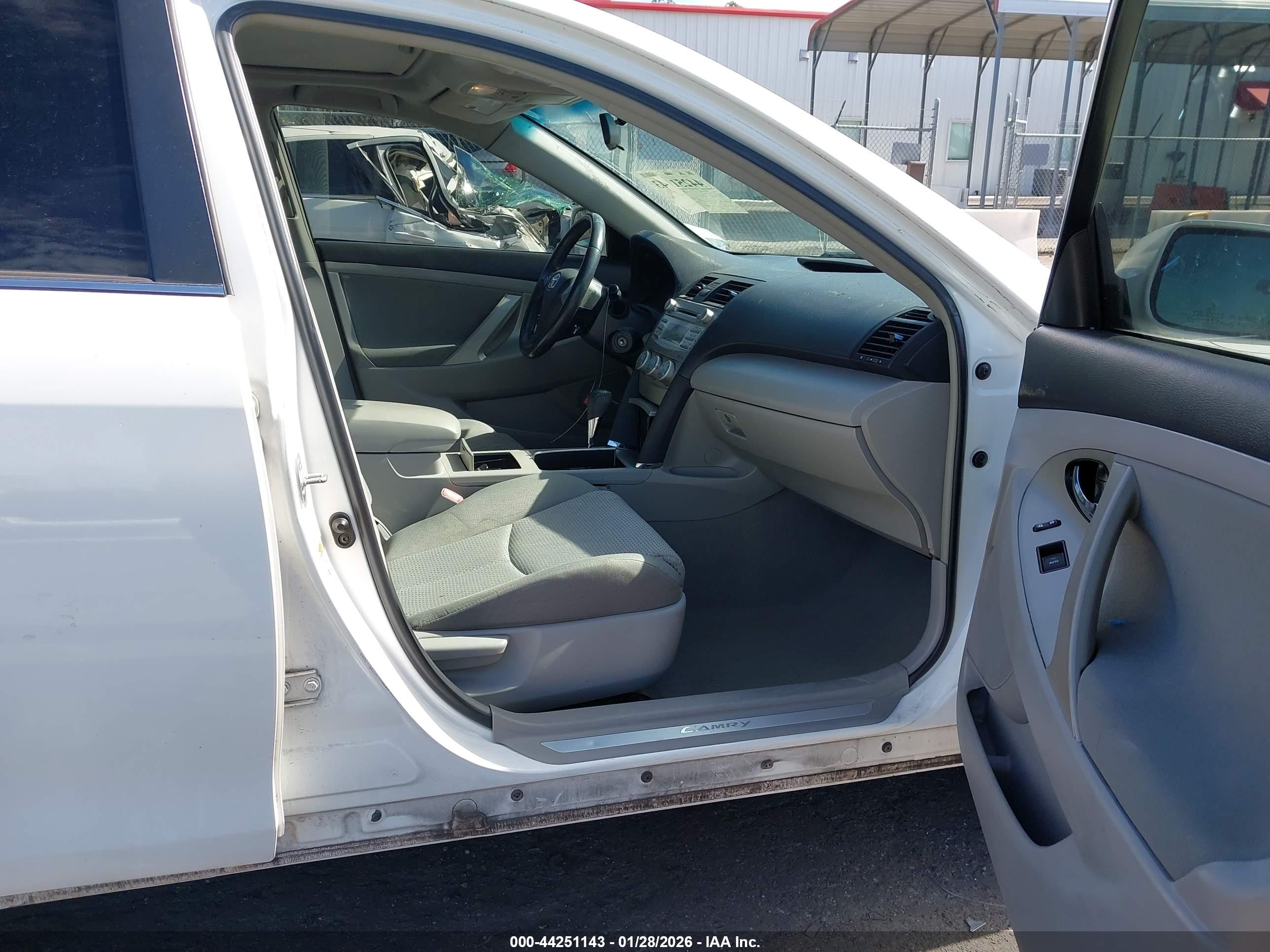TOYOTA CAMRY image 5