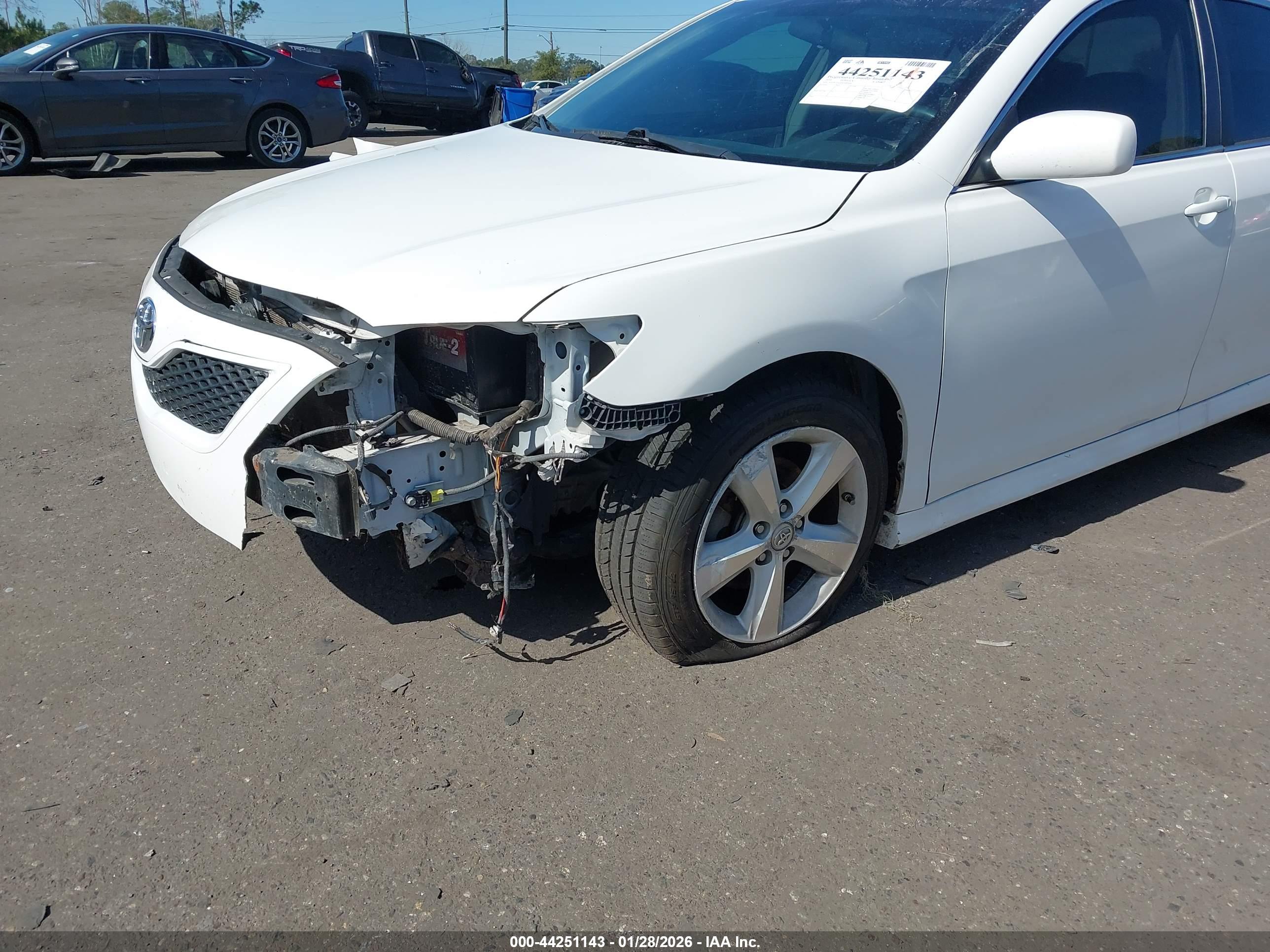 TOYOTA CAMRY image 6