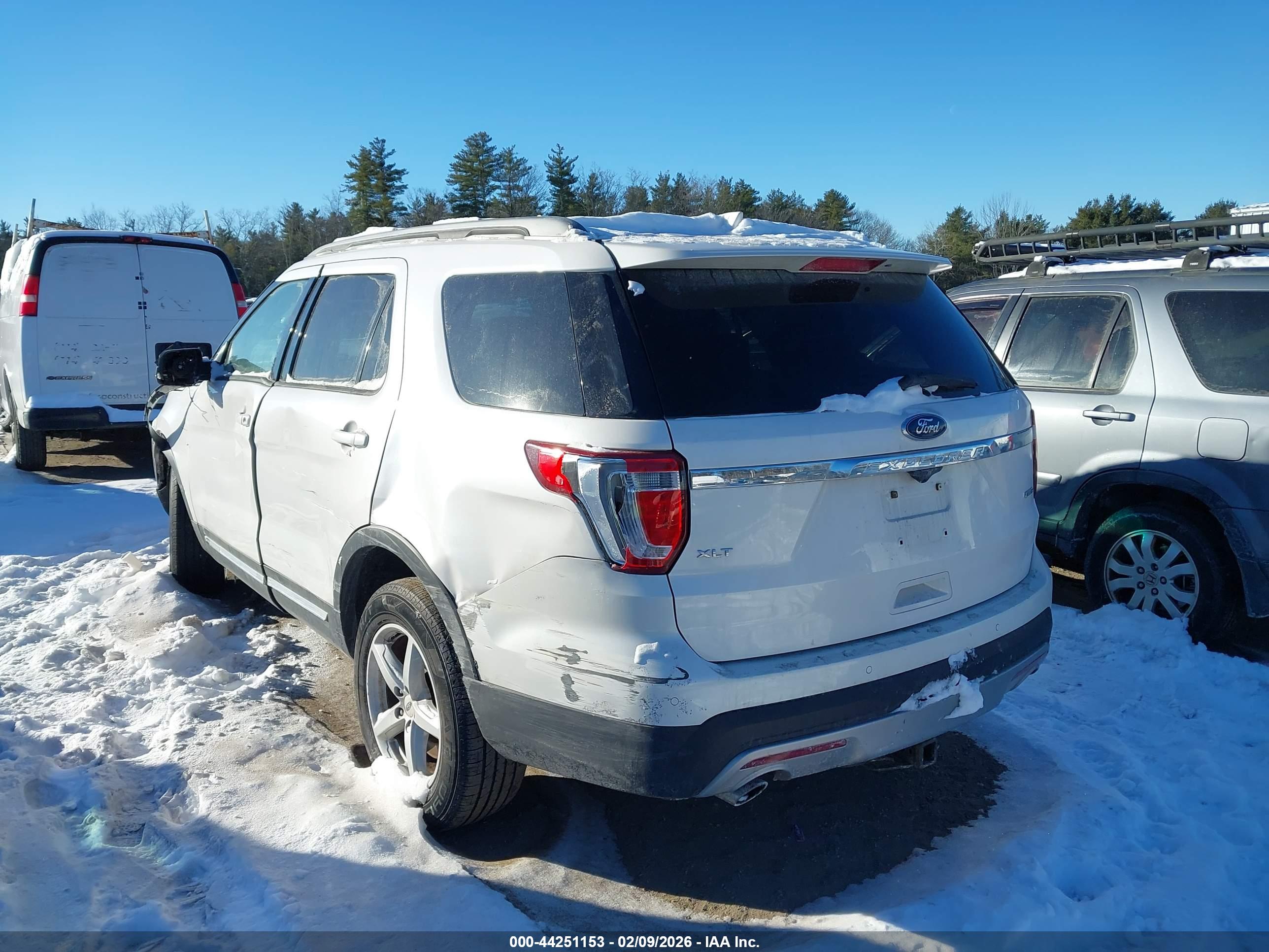 FORD EXPLORER image 3
