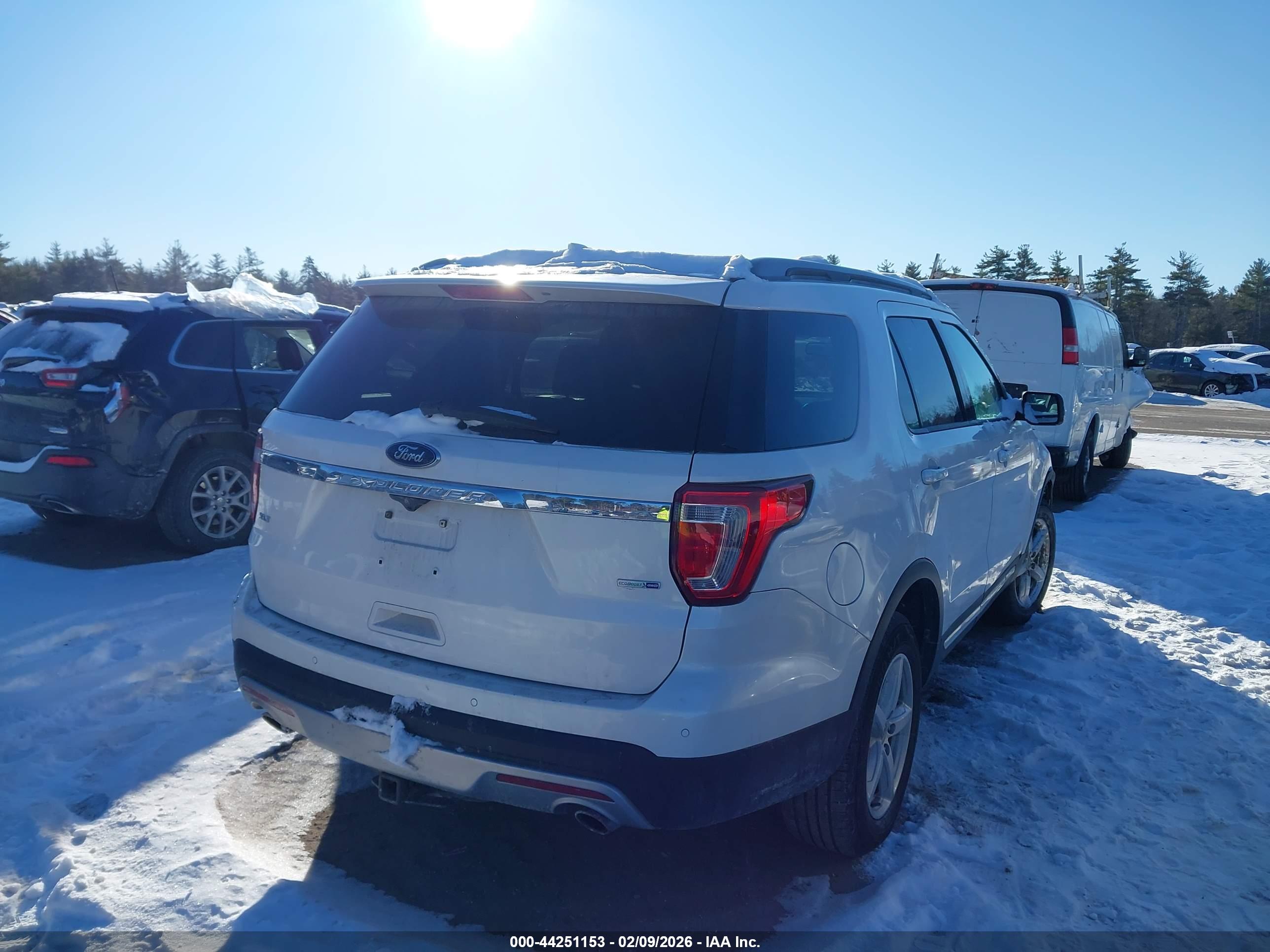 FORD EXPLORER image 4