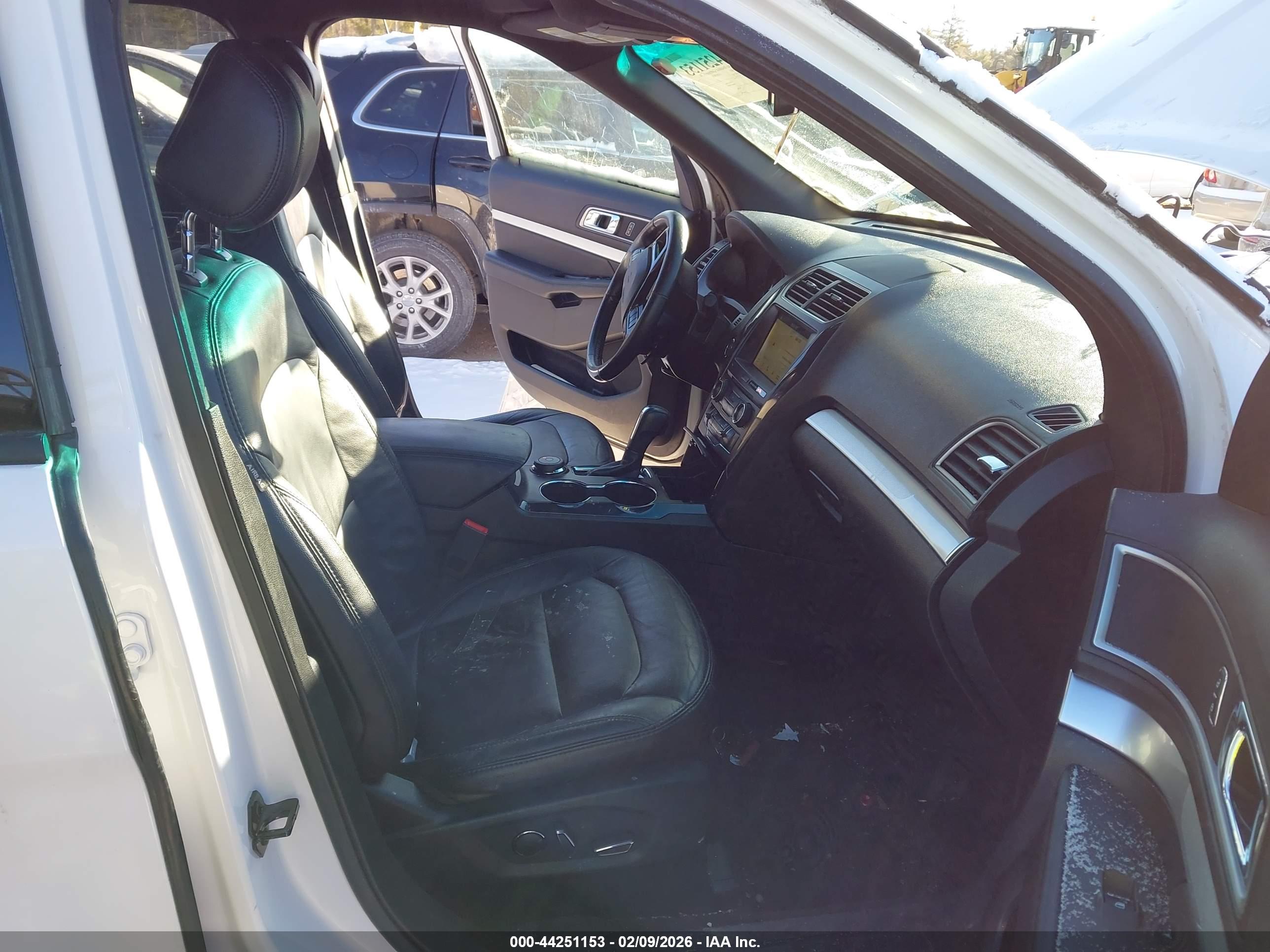 FORD EXPLORER image 5