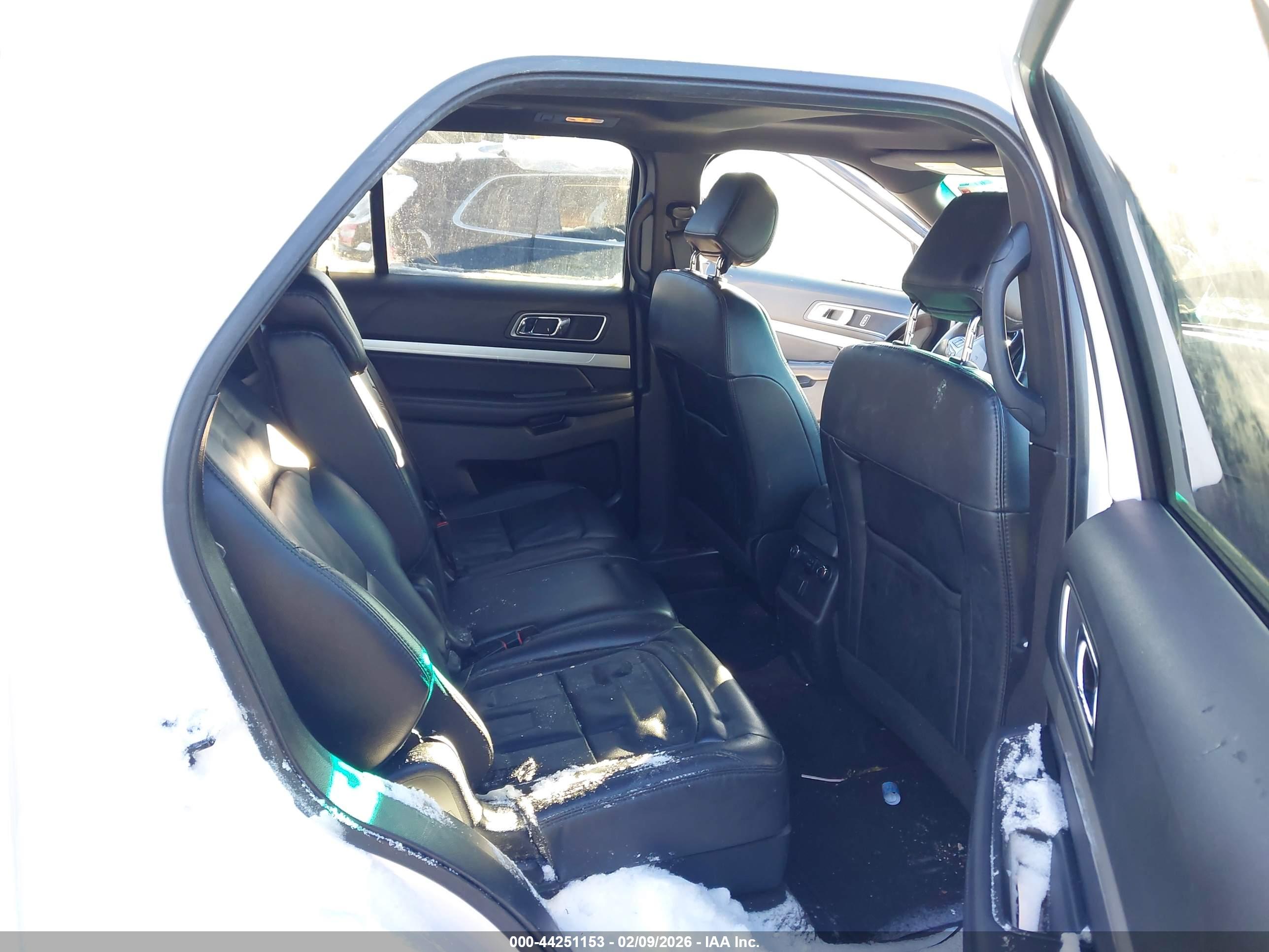 FORD EXPLORER image 8