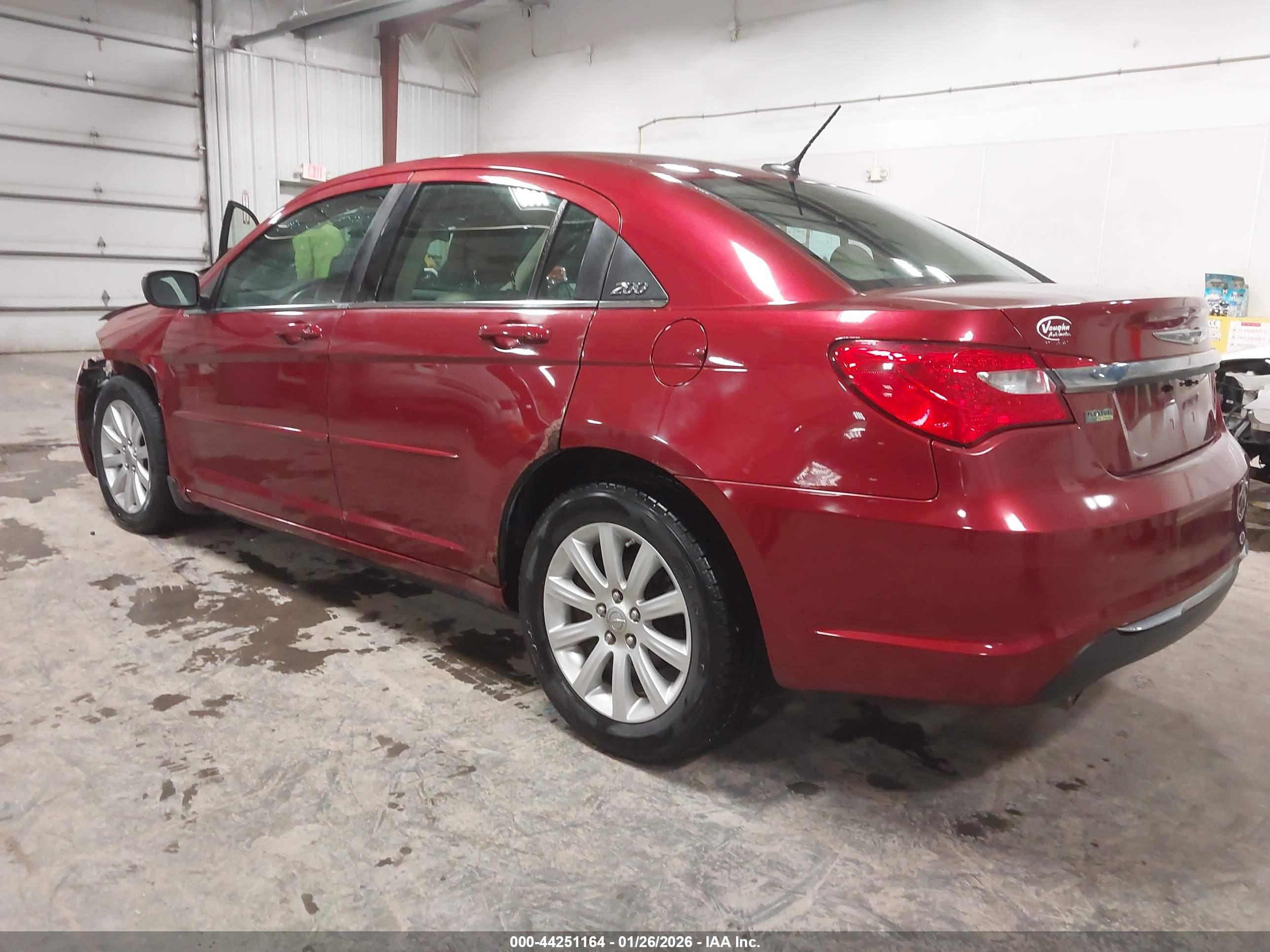 CHRYSLER 200 image 3