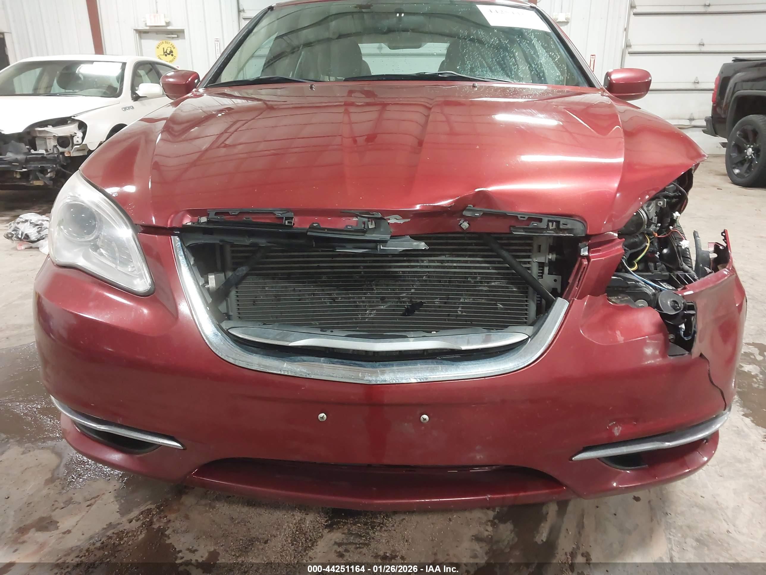 CHRYSLER 200 image 6