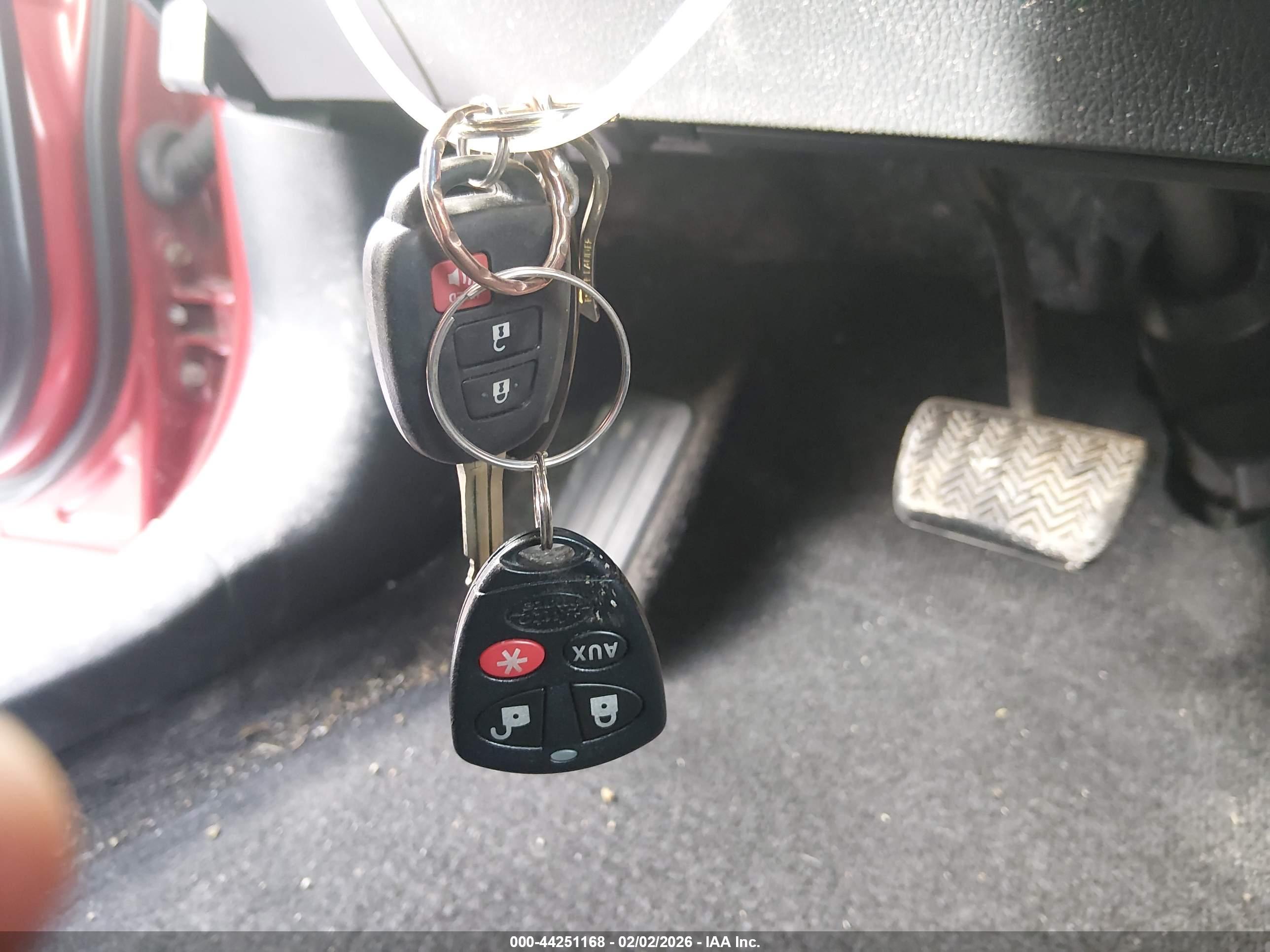 TOYOTA RAV4 image 11