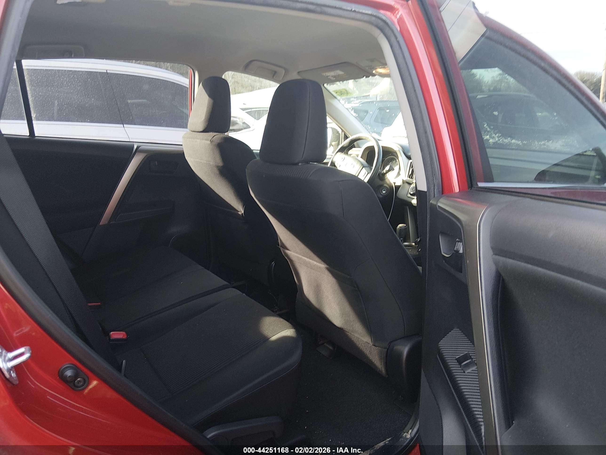 TOYOTA RAV4 image 8