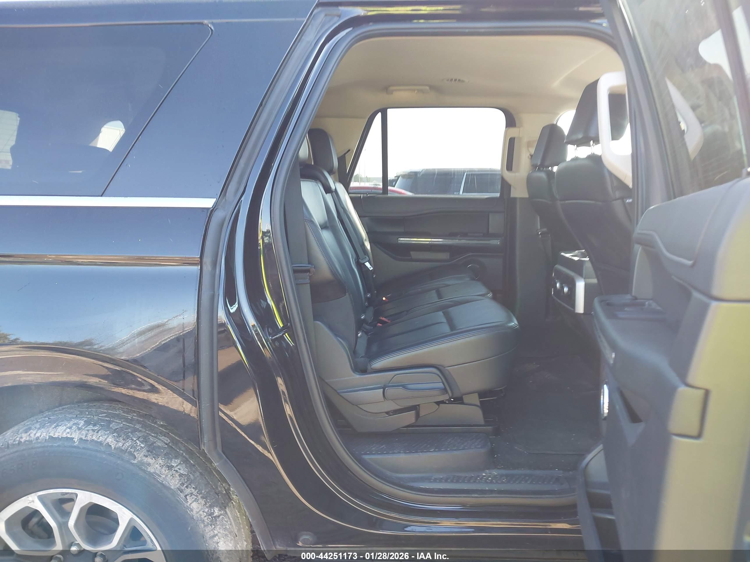 FORD EXPEDITION image 8