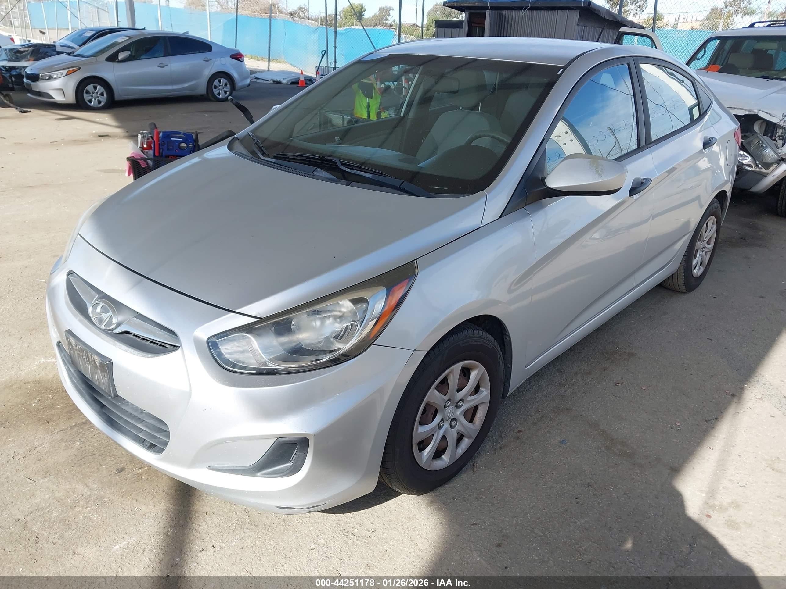 HYUNDAI ACCENT image 2