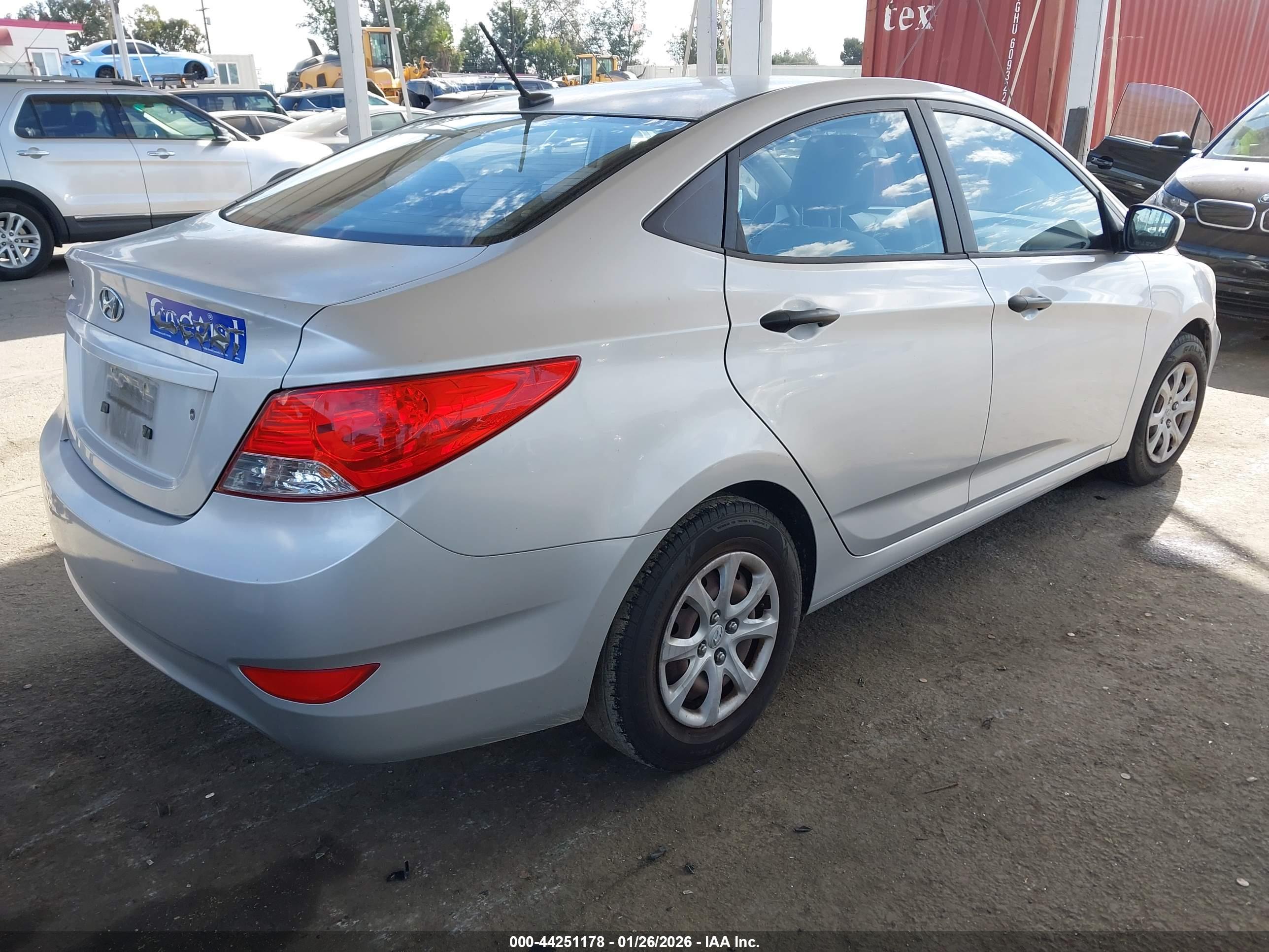 HYUNDAI ACCENT image 4
