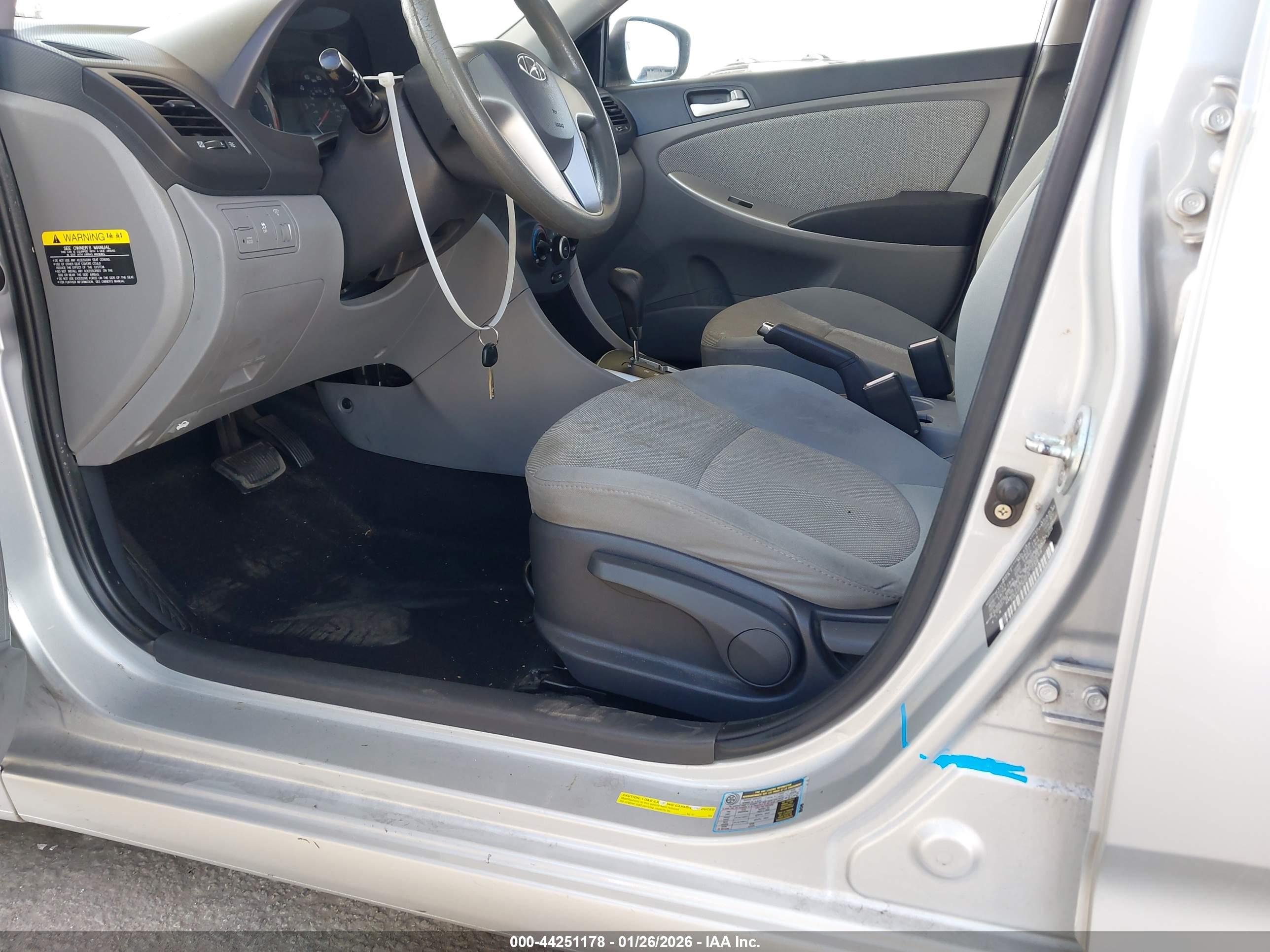 HYUNDAI ACCENT image 6