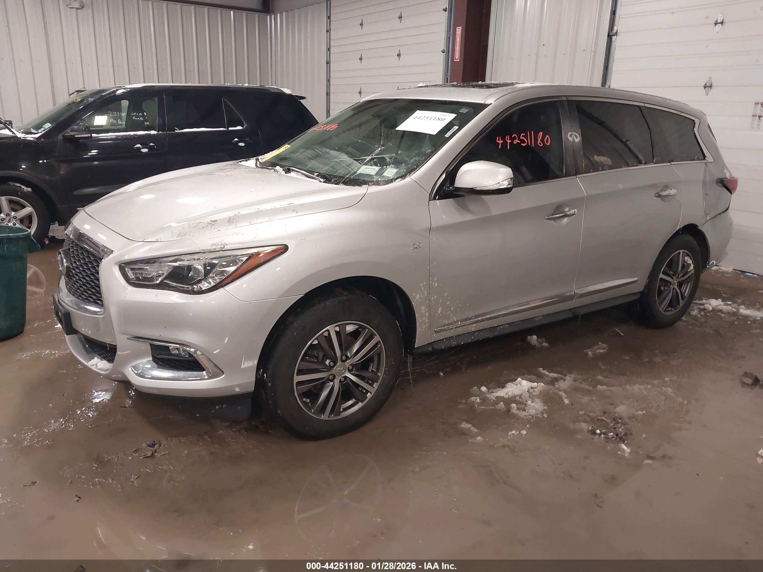 INFINITI QX60 image 2