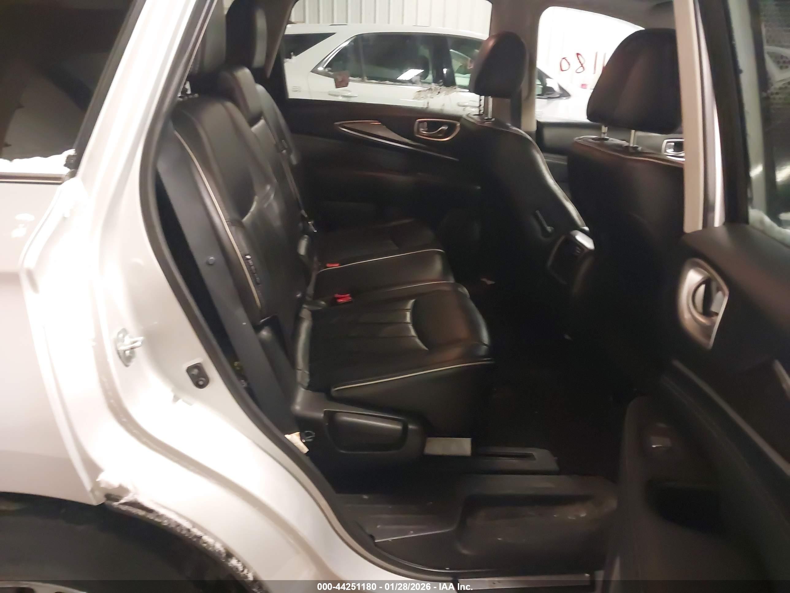 INFINITI QX60 image 8