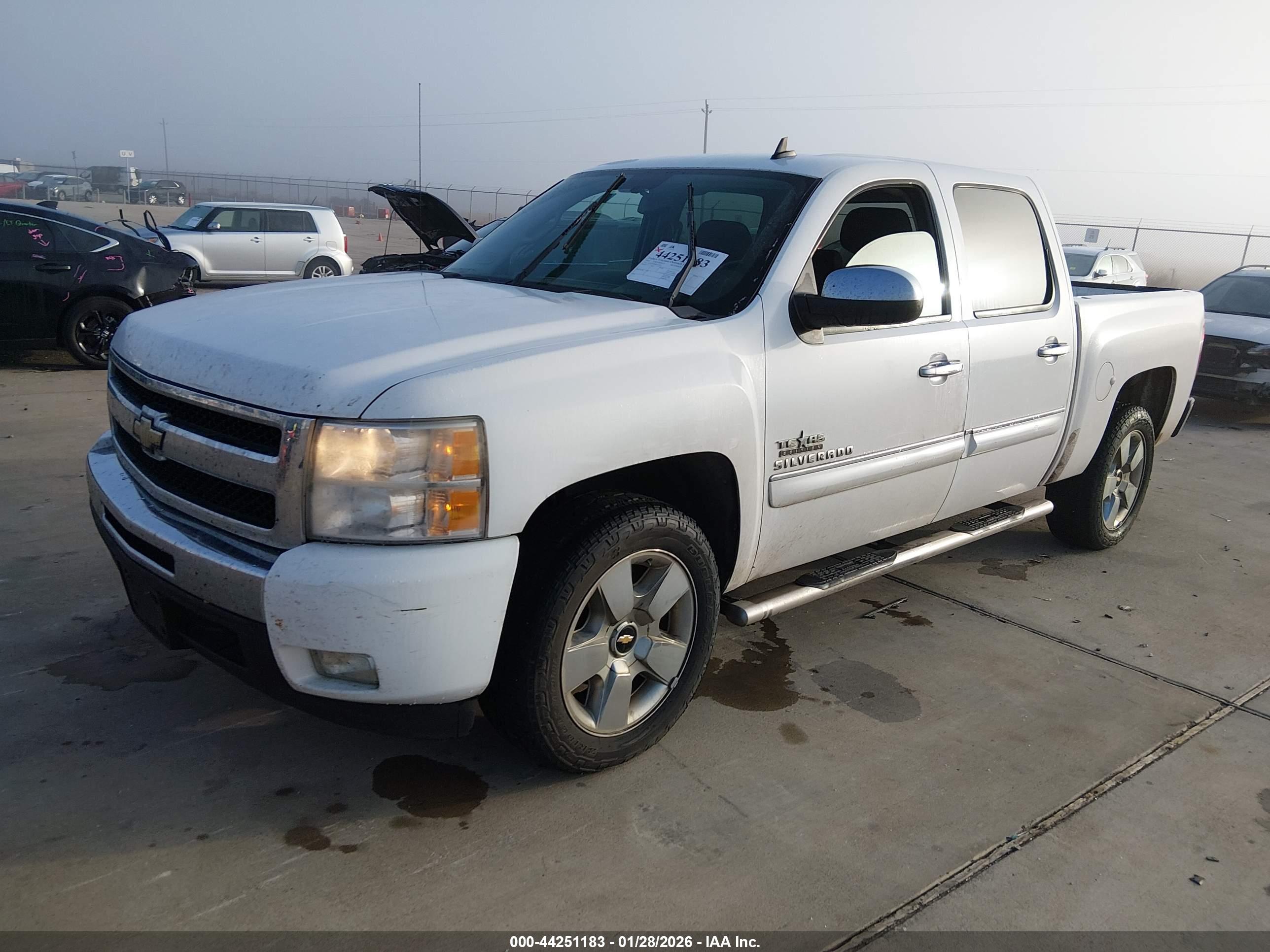 CHEVROLET SILVERADO image 2